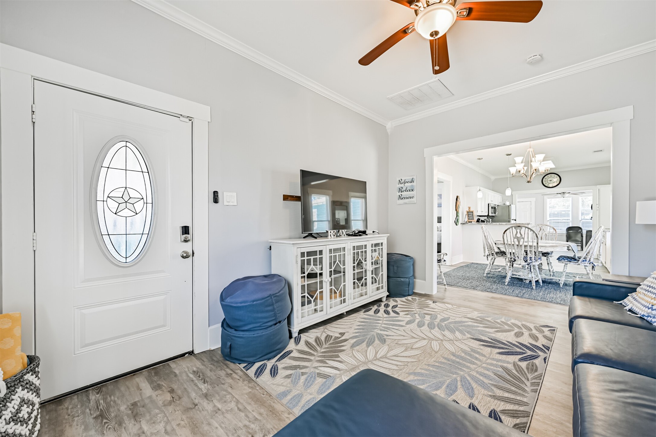 Completely Redone Cottage is Adorable with Enough Space for Everything Important for Beach-Time Enjoyment!