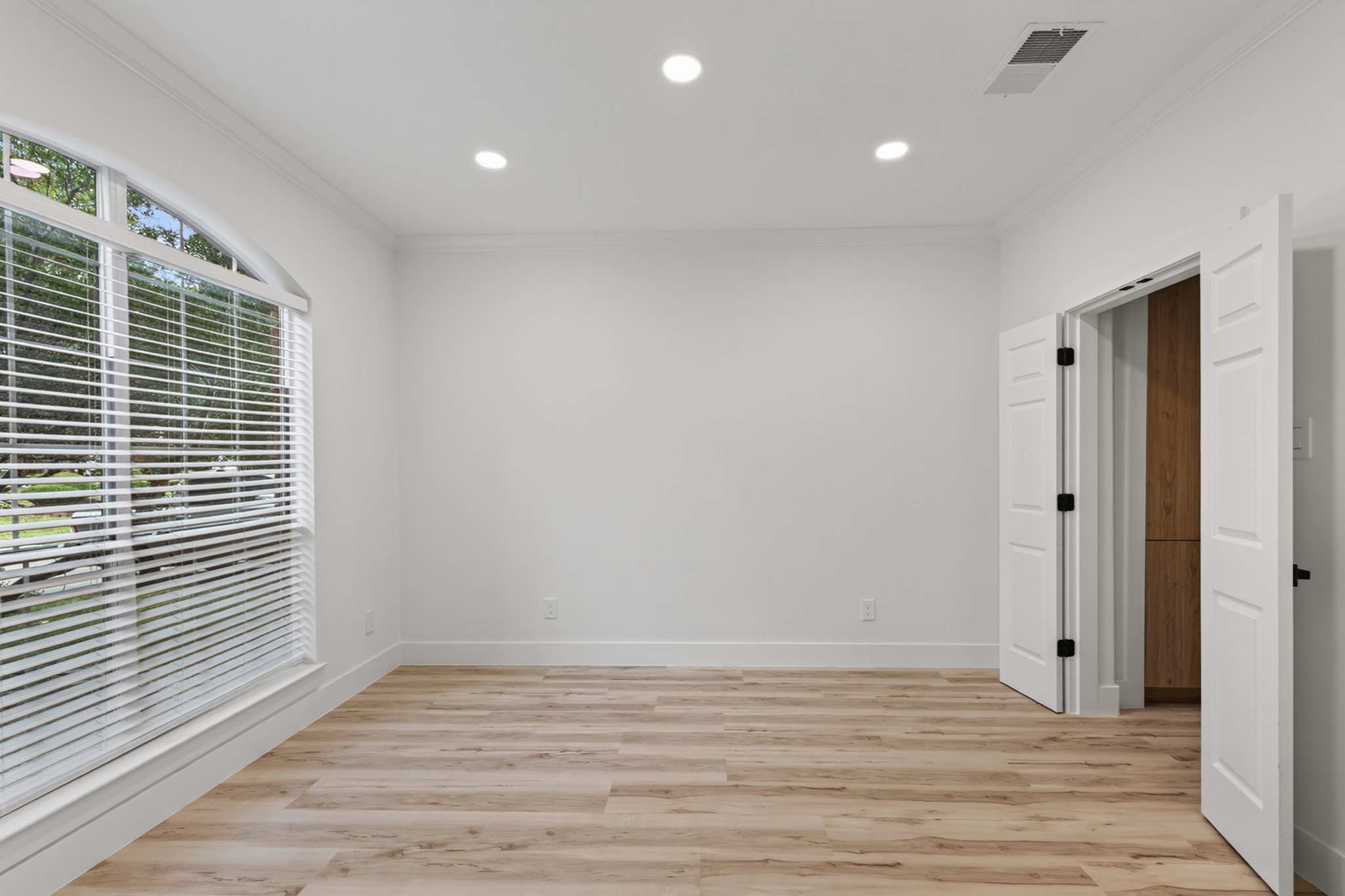 130 S Spinning Wheel Circle, The Woodlands, TX 77382