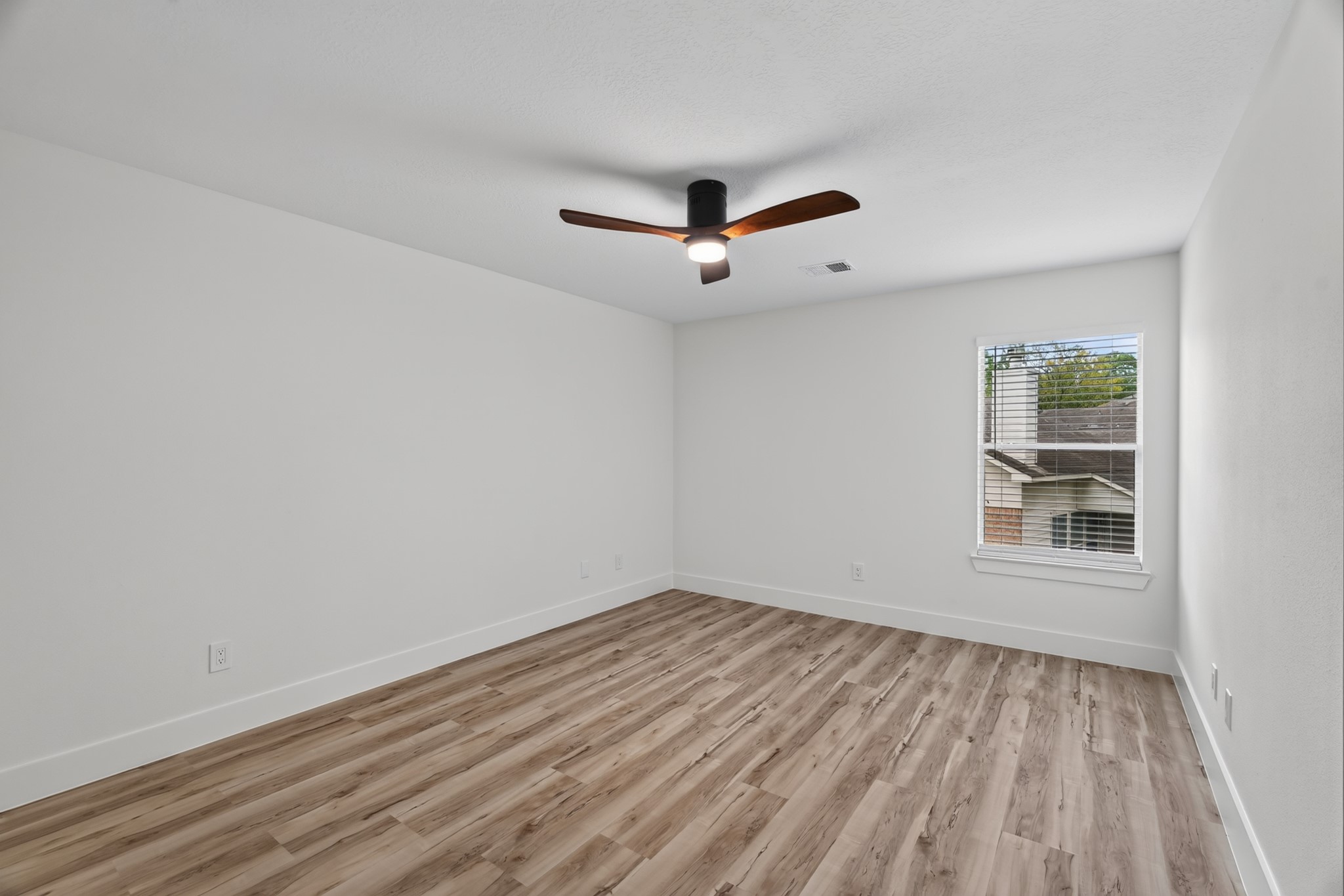 130 S Spinning Wheel Circle, The Woodlands, TX 77382