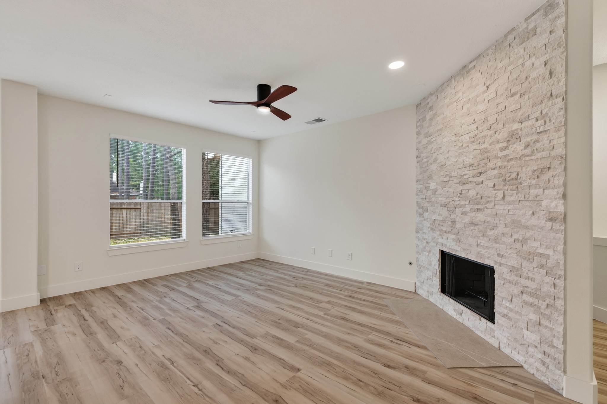 130 S Spinning Wheel Circle, The Woodlands, TX 77382