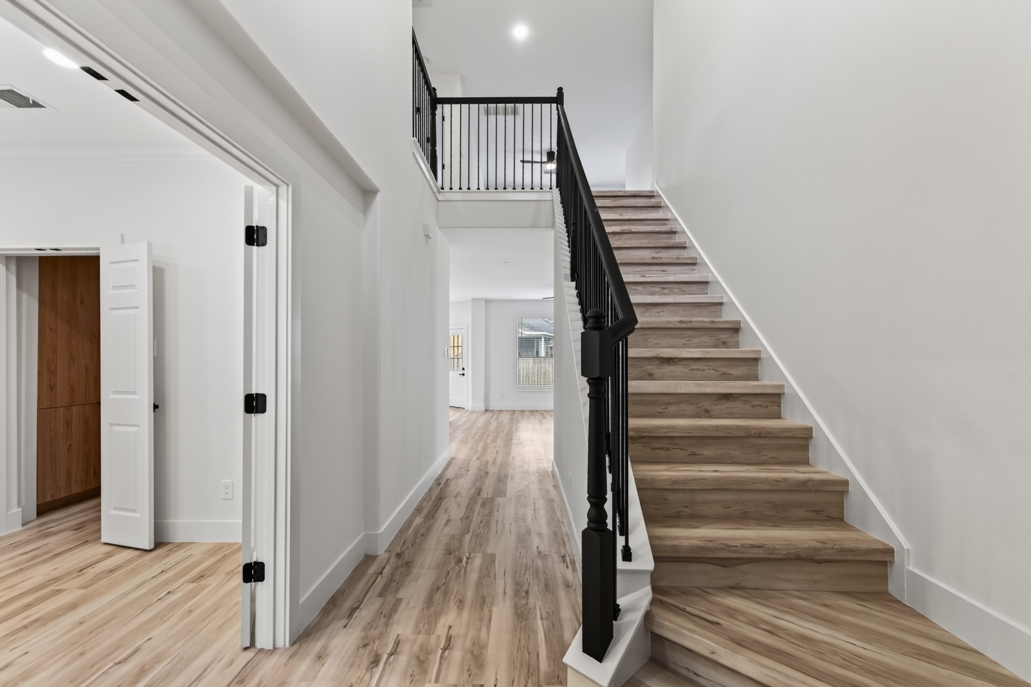 130 S Spinning Wheel Circle, The Woodlands, TX 77382