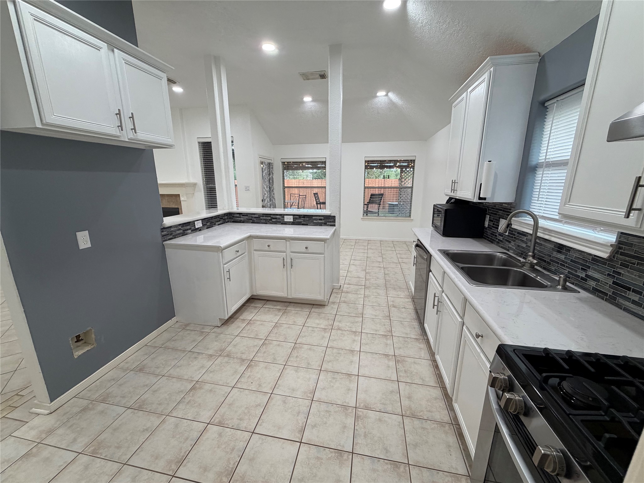 1109 Courtside Drive, League City, TX 77573