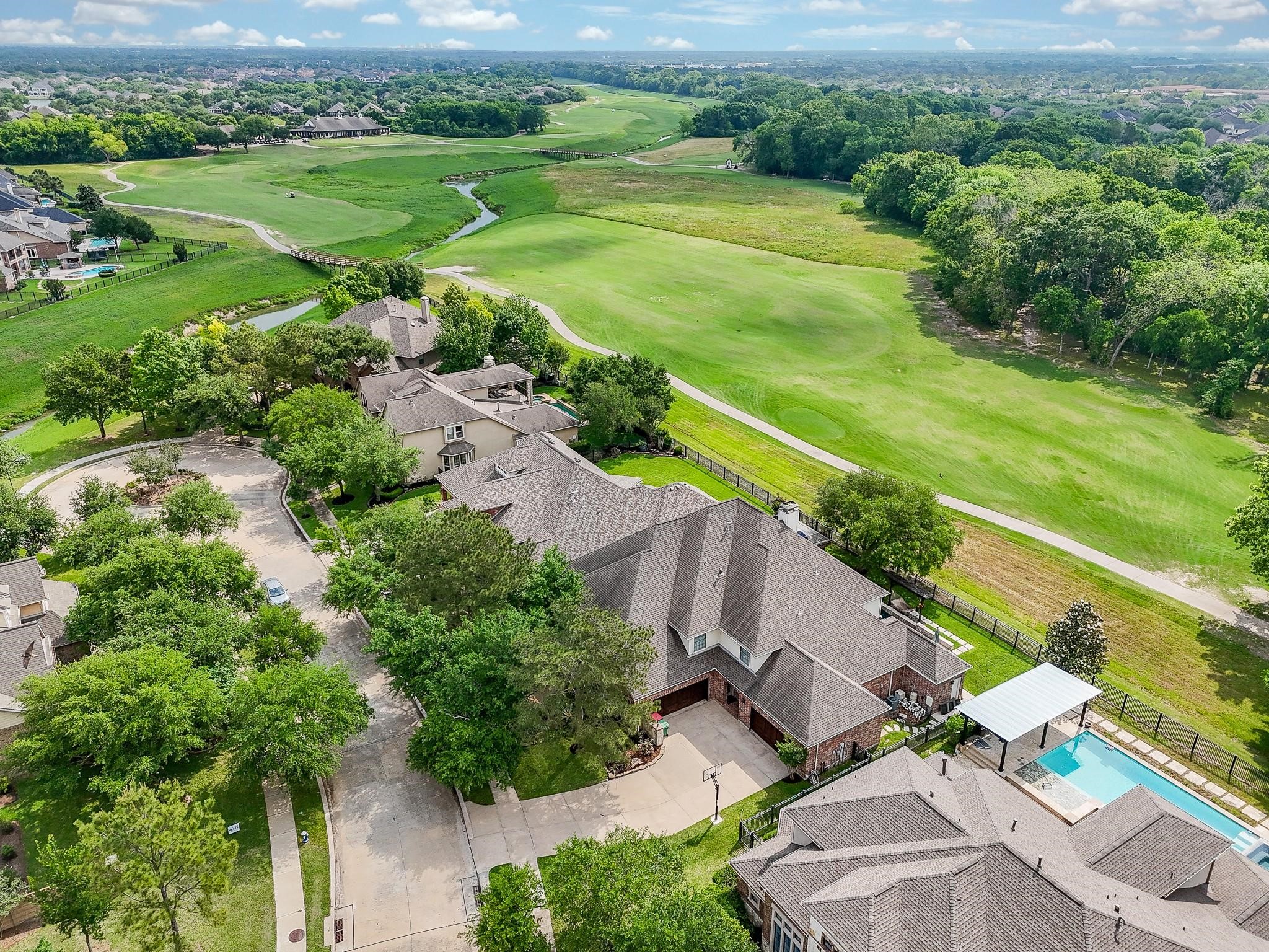 Aerial shot of the golf course and culdesac. Aerial shot of the golf course and culdesac.