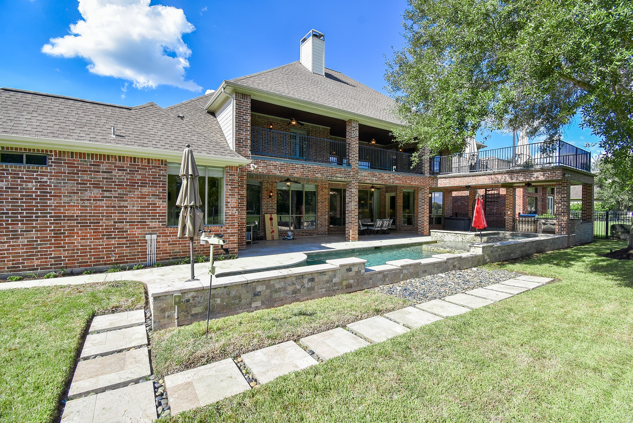 Another view of this fabulous yard.