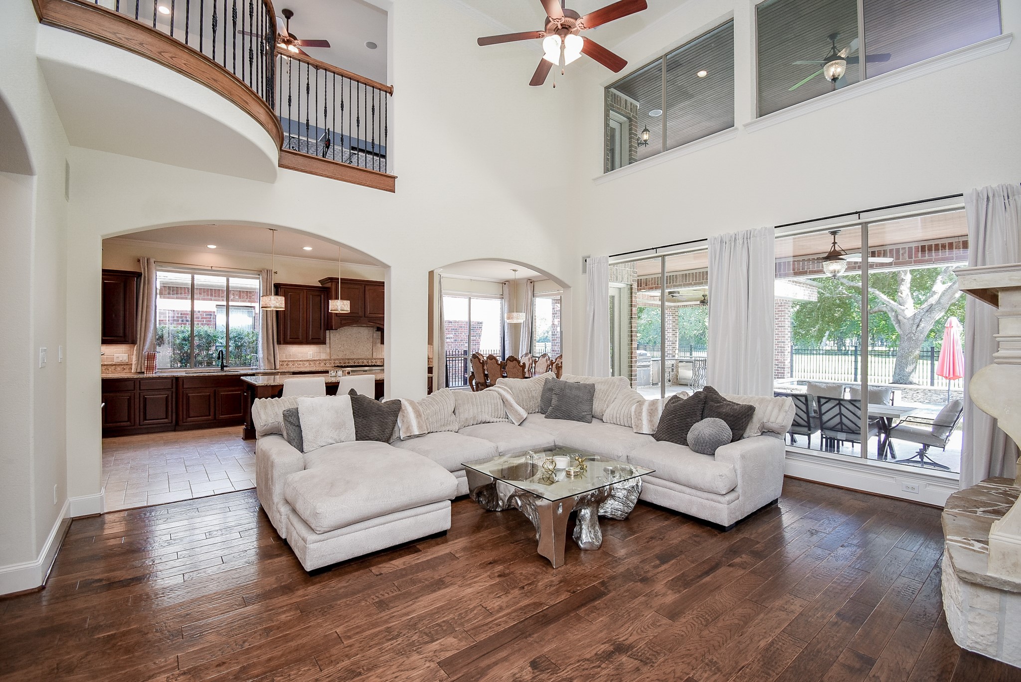 Open concept living. Wall of windows in the family room with views to the Golf Course and pool/spa. The arches accent entry into the kitchen and breakfast area. Neutral paint colors. Open concept living. Wall of windows in the family room with views to the Golf Course and pool/spa. The arches accent entry into the kitchen and breakfast area. Neutral paint colors.