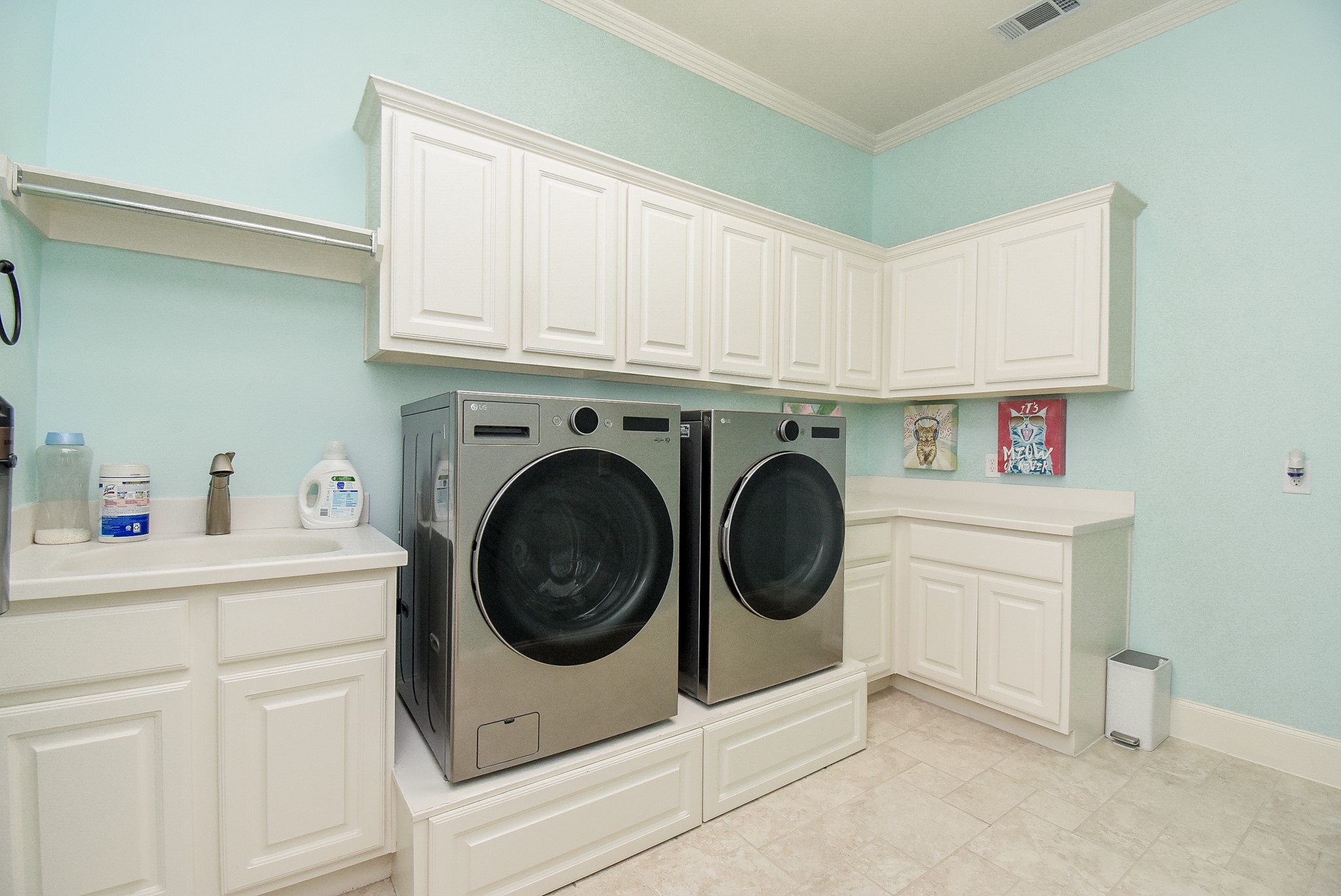 Awesome utility room. Plenty of storage, room for a fridge and a sink.