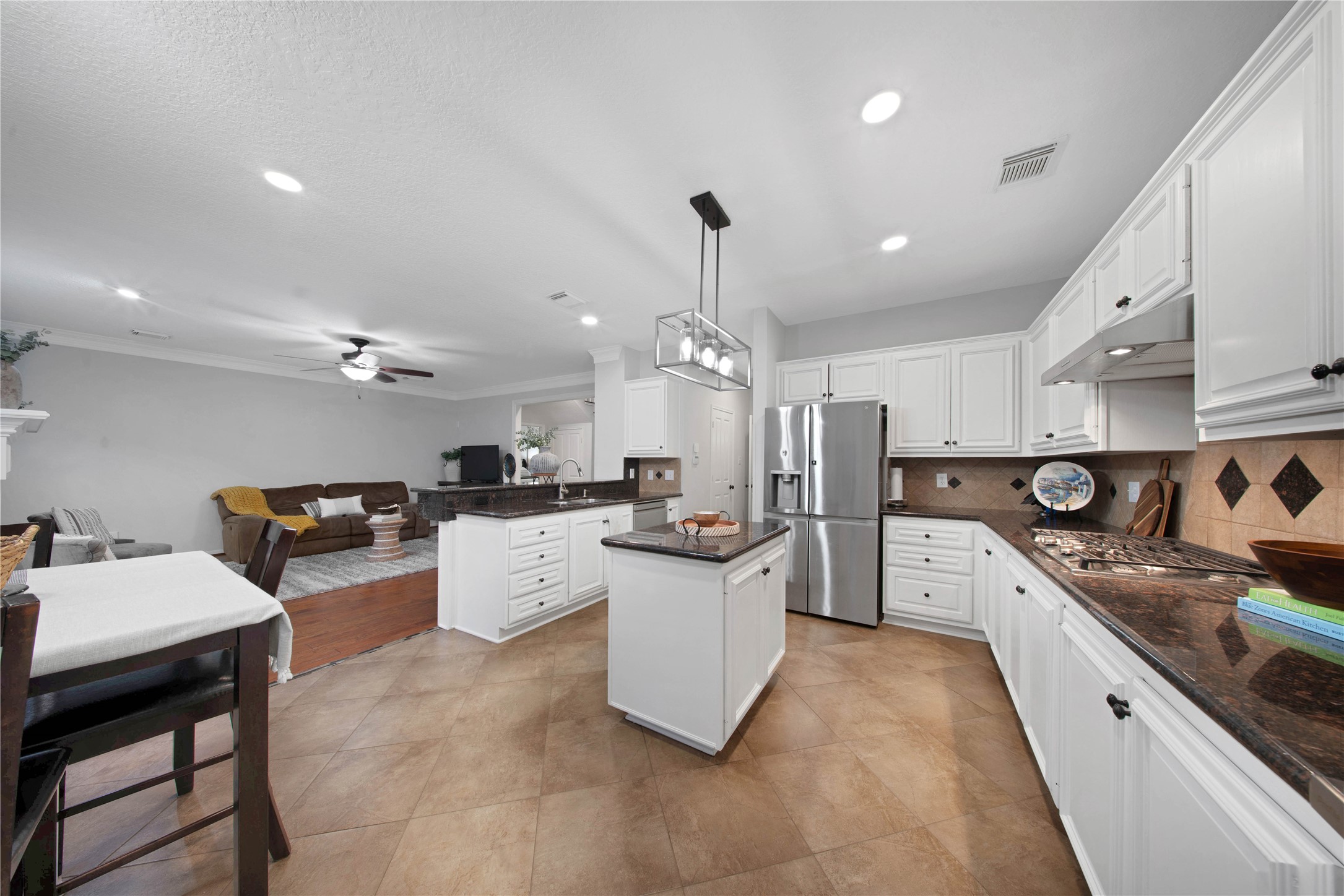 79 N Cochrans Green Circle, The Woodlands, TX 77381