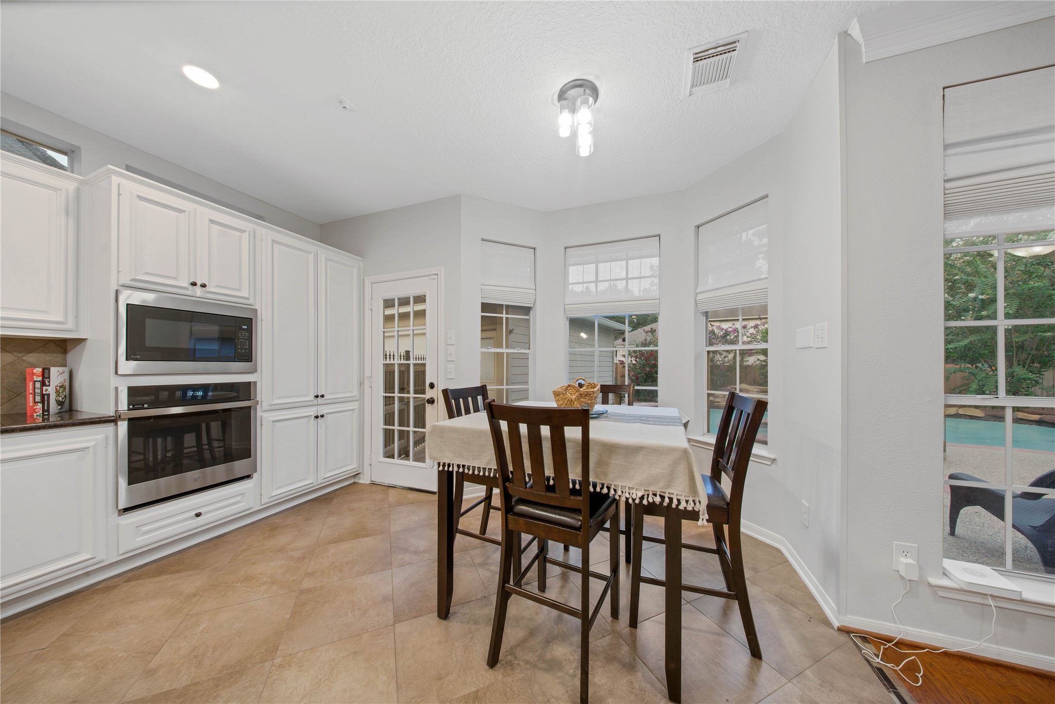 79 N Cochrans Green Circle, The Woodlands, TX 77381