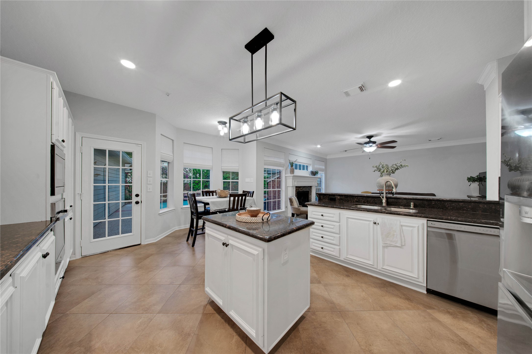 79 N Cochrans Green Circle, The Woodlands, TX 77381