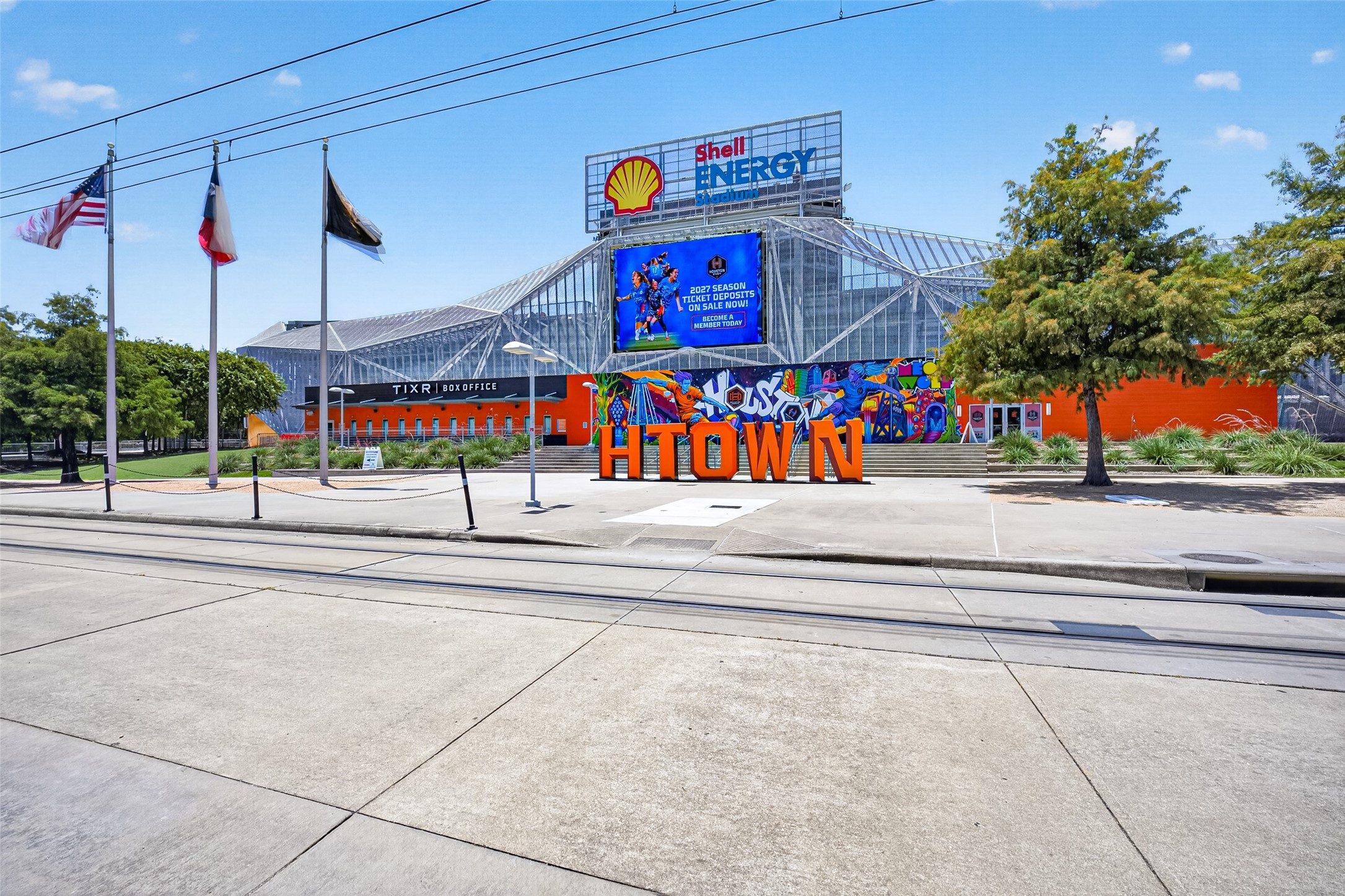 Minutes from Shell Energy Stadium, home to Houston Dynamo FC and Houston Dash.