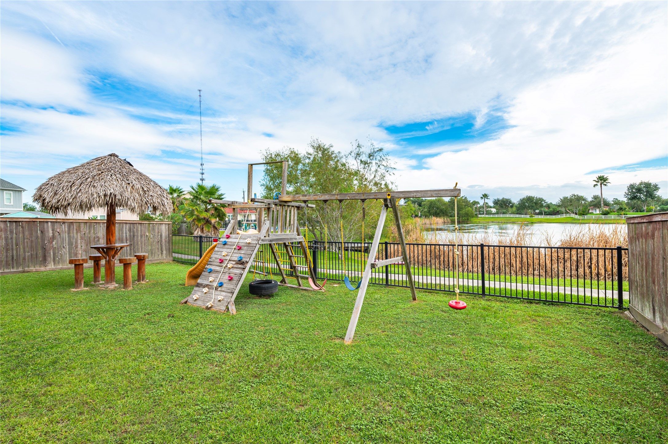 615 29th Street, San Leon, TX 77539