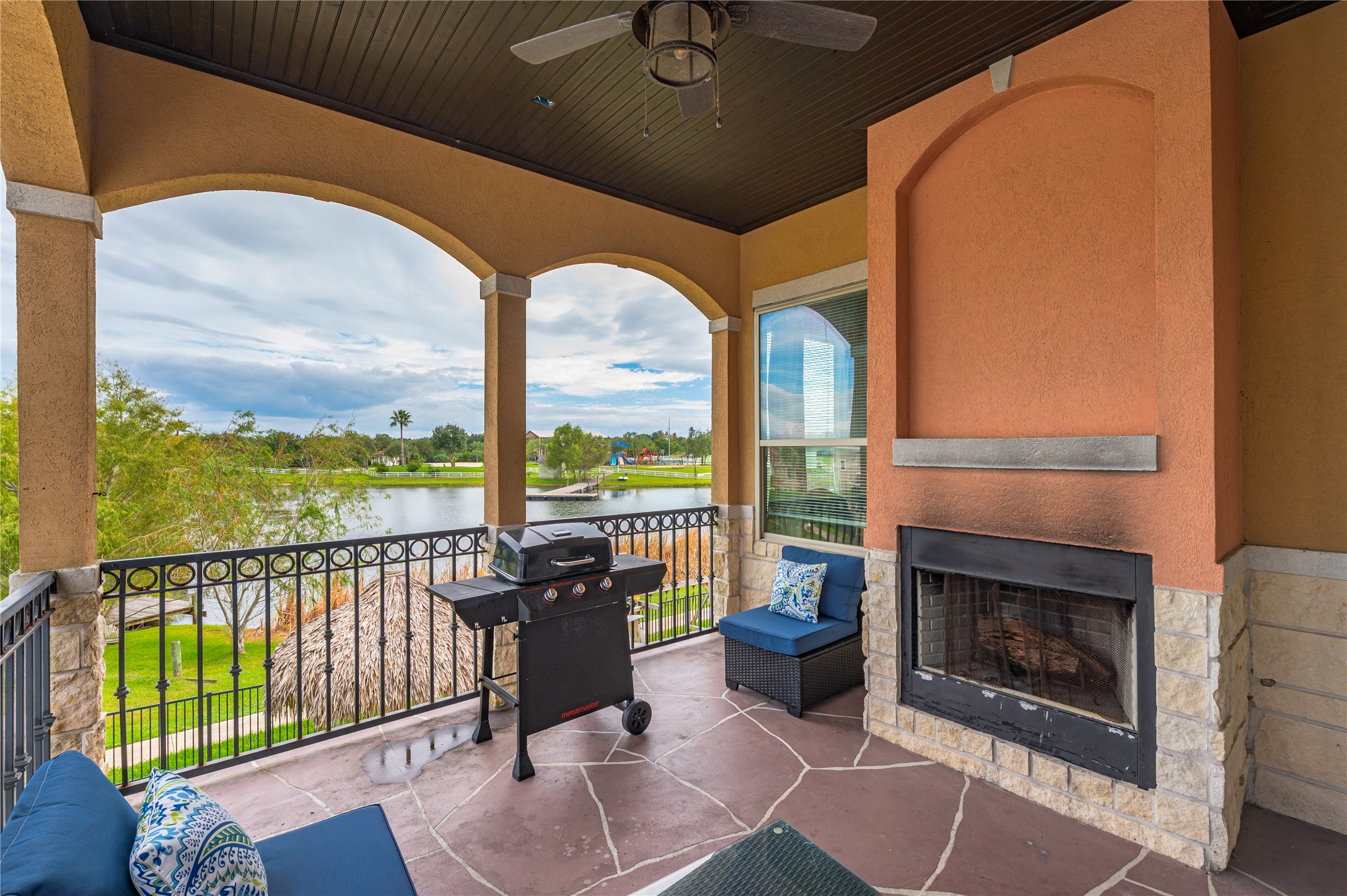 615 29th Street, San Leon, TX 77539