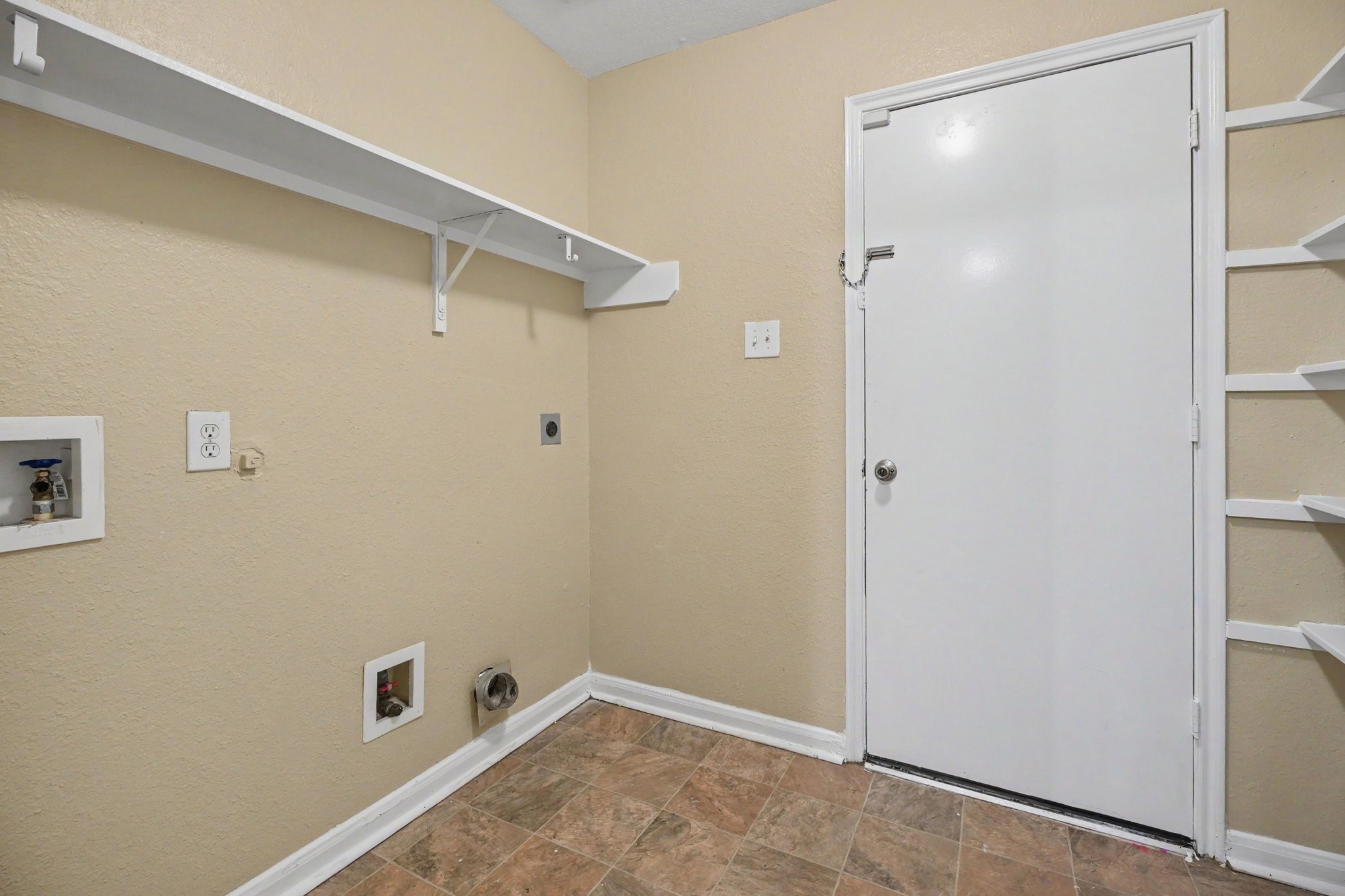 4750 Quiet Canyon Drive, Friendswood, TX 77546