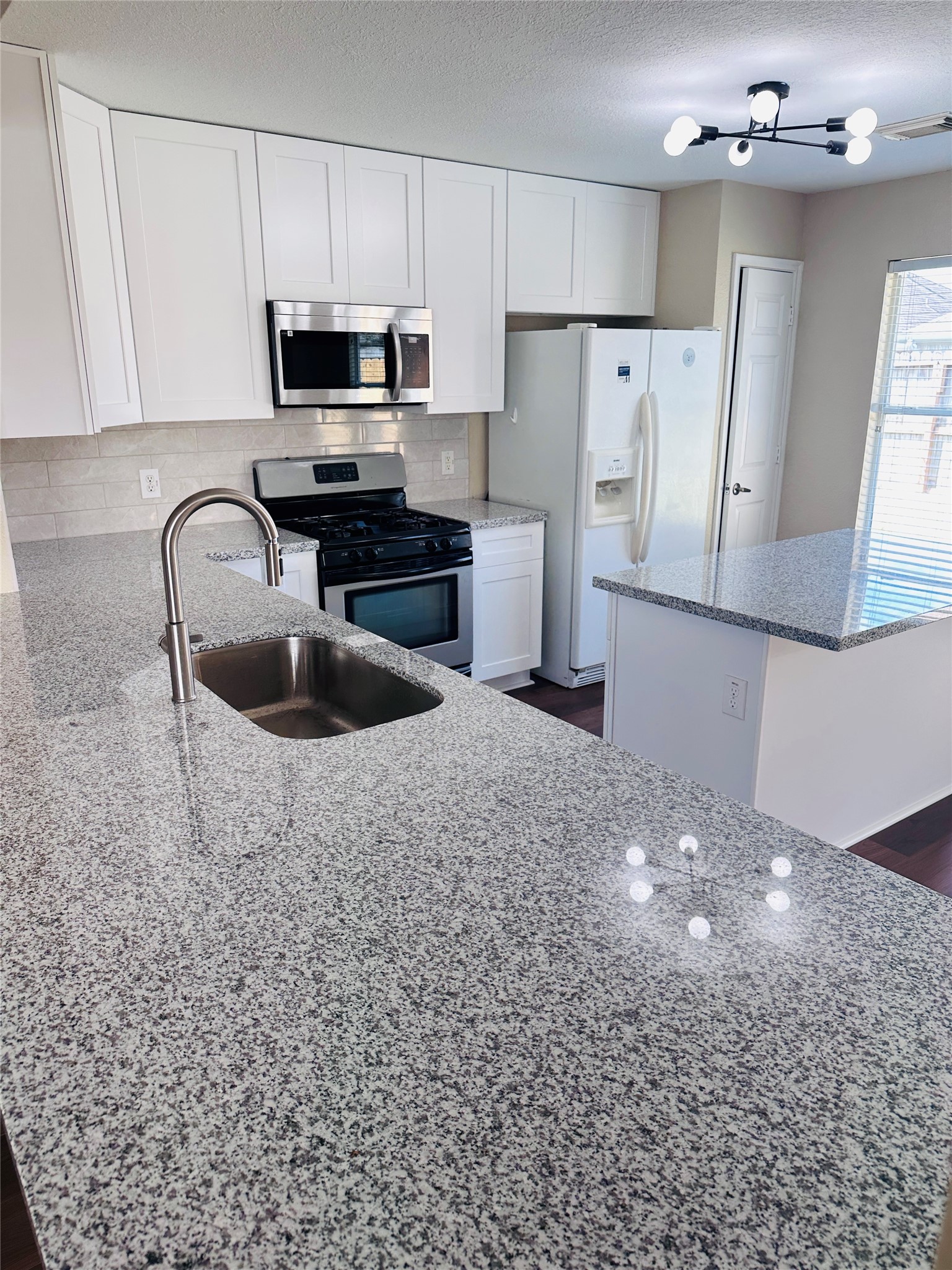 4750 Quiet Canyon Drive, Friendswood, TX 77546