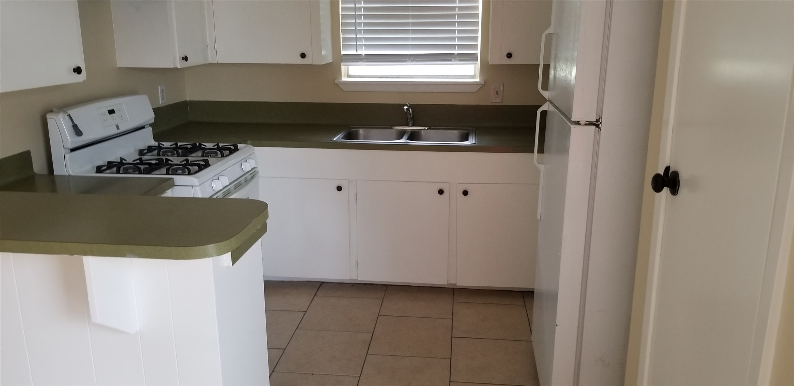 2017 W Sidnor Street, #4, Alvin, TX 77511