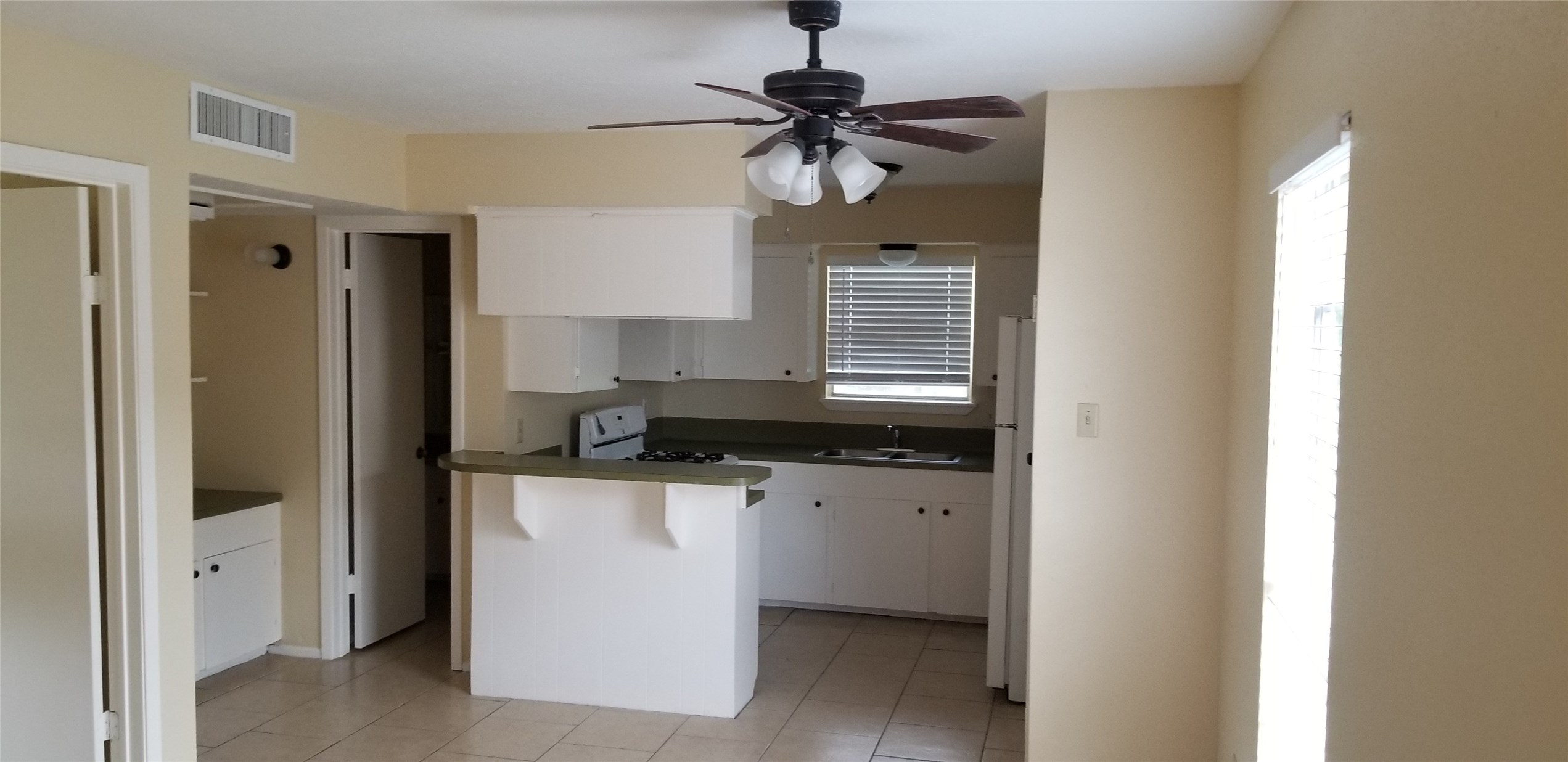 2017 W Sidnor Street, #4, Alvin, TX 77511