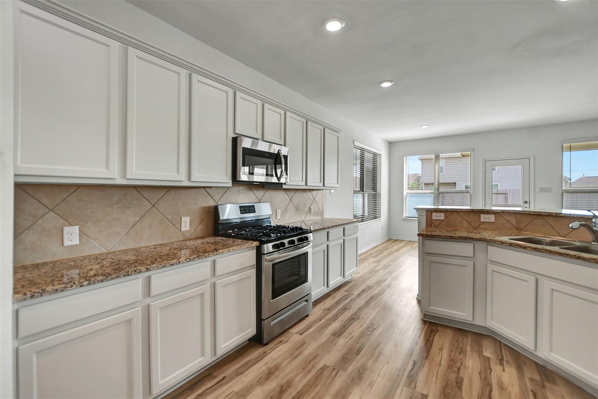 4327 Oakdale Mist Drive, Dickinson, TX 77539