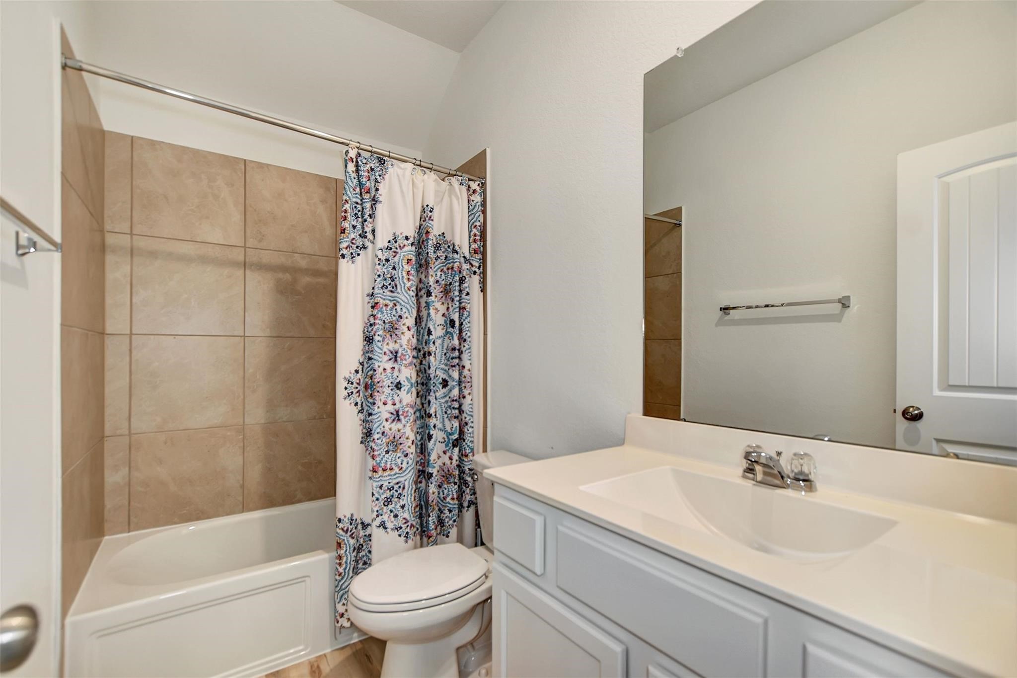 Full Bathroom #2 Upstairs