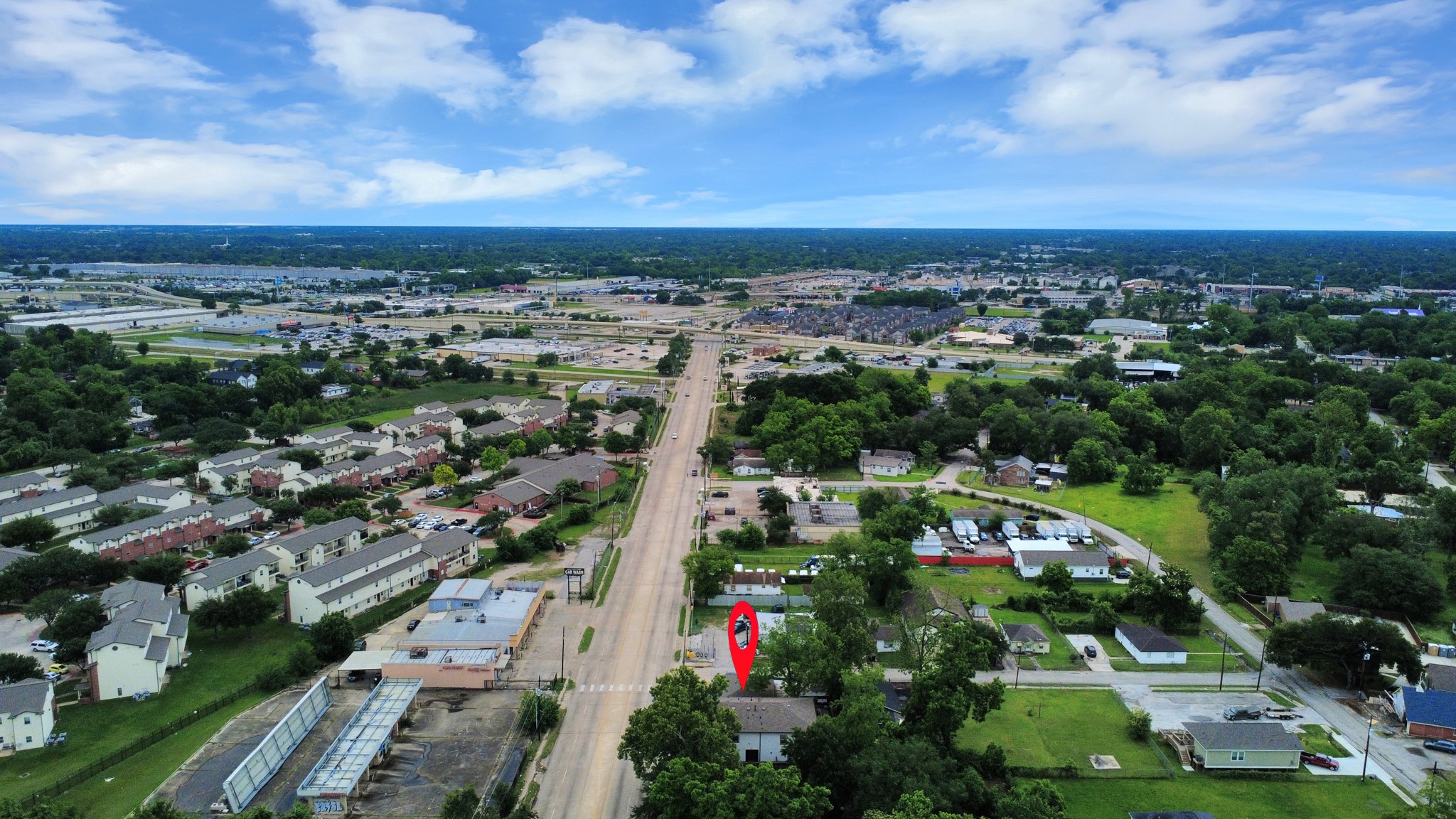 837 W Little York offers multiple investment strategies including owner occupancy, long-term rental, and short-term rental use.