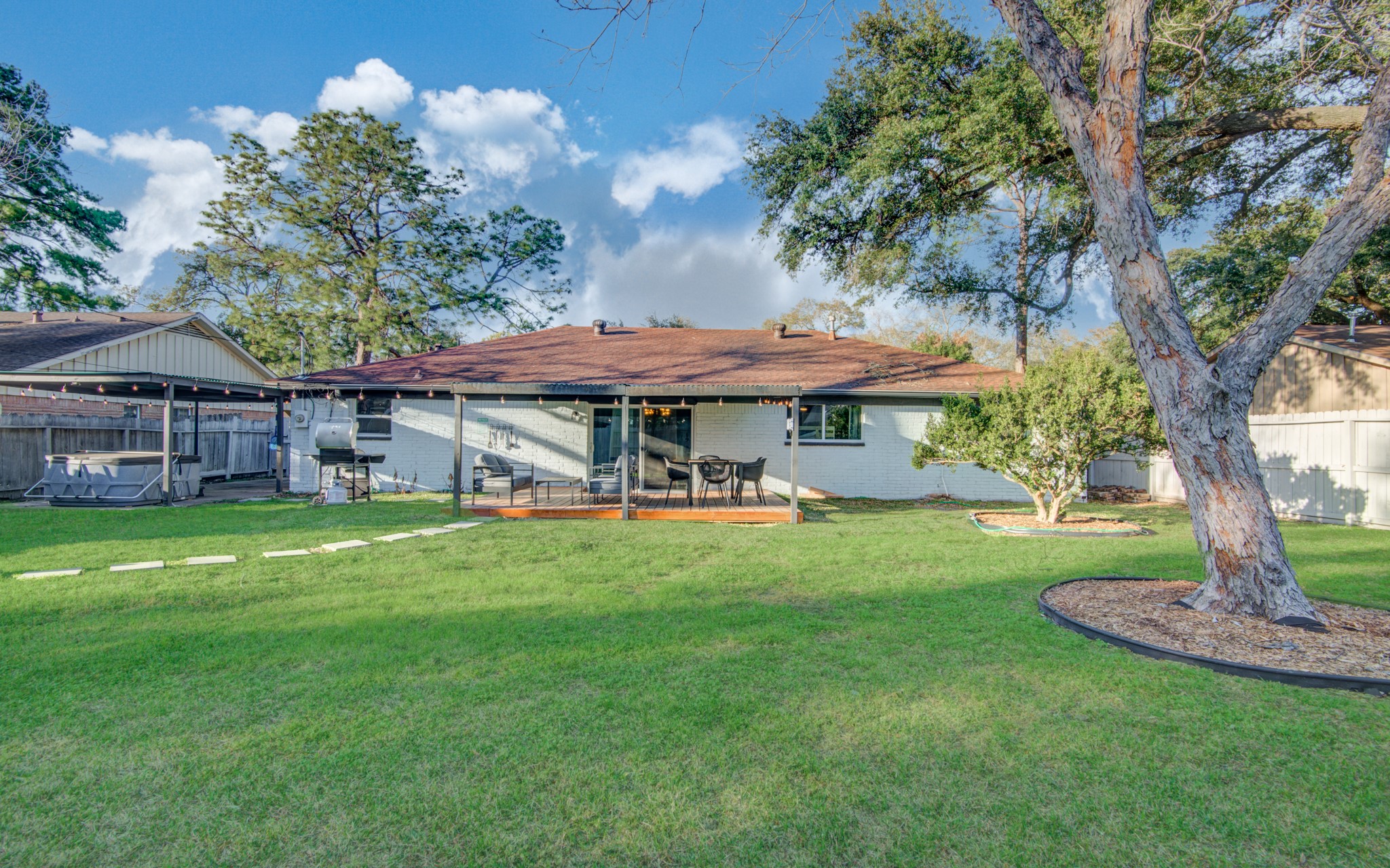 9515 Meadowglen Lane, Houston, TX 77063