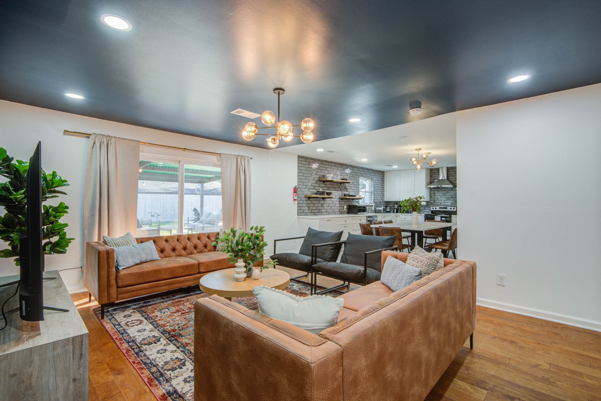 9515 Meadowglen Lane, Houston, TX 77063