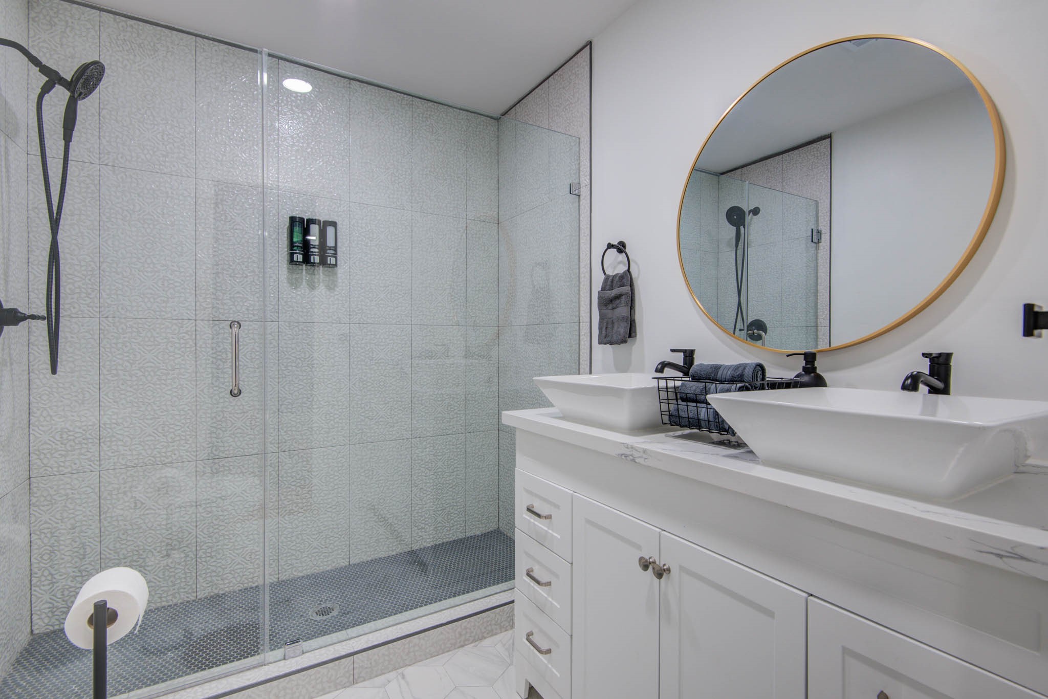 9515 Meadowglen Lane, Houston, TX 77063