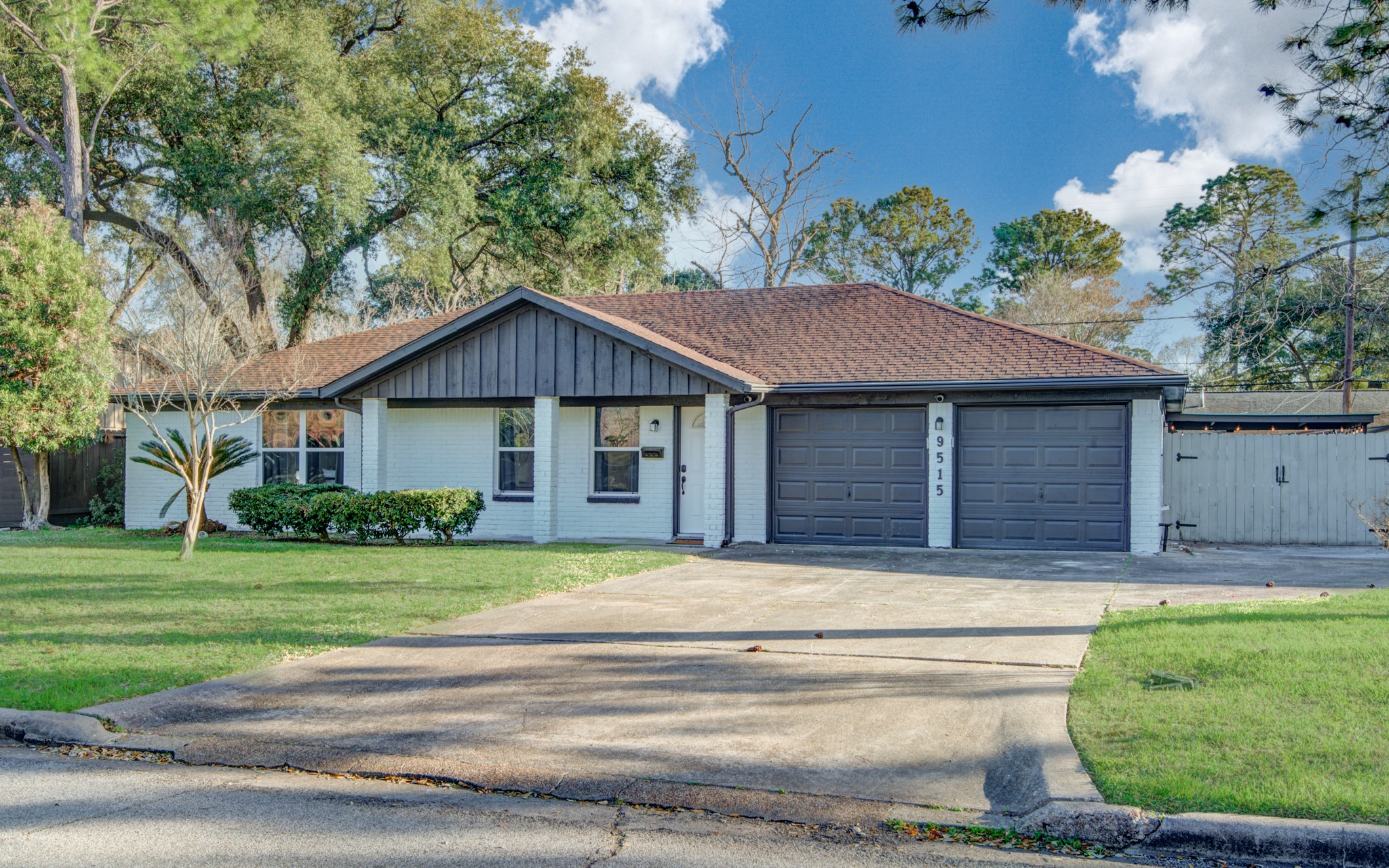 9515 Meadowglen Lane, Houston, TX 77063