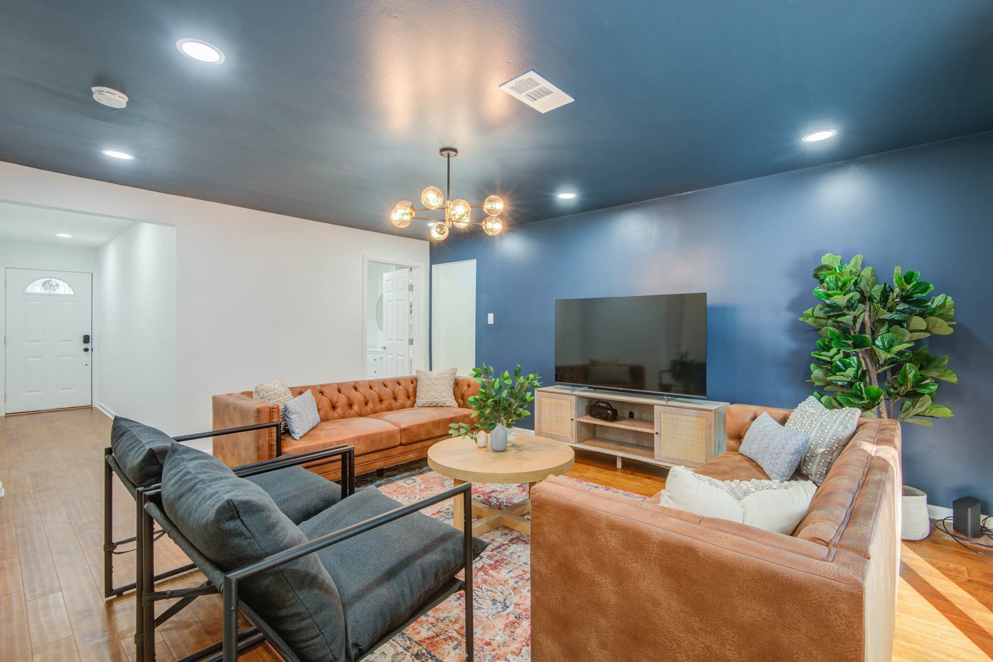 9515 Meadowglen Lane, Houston, TX 77063