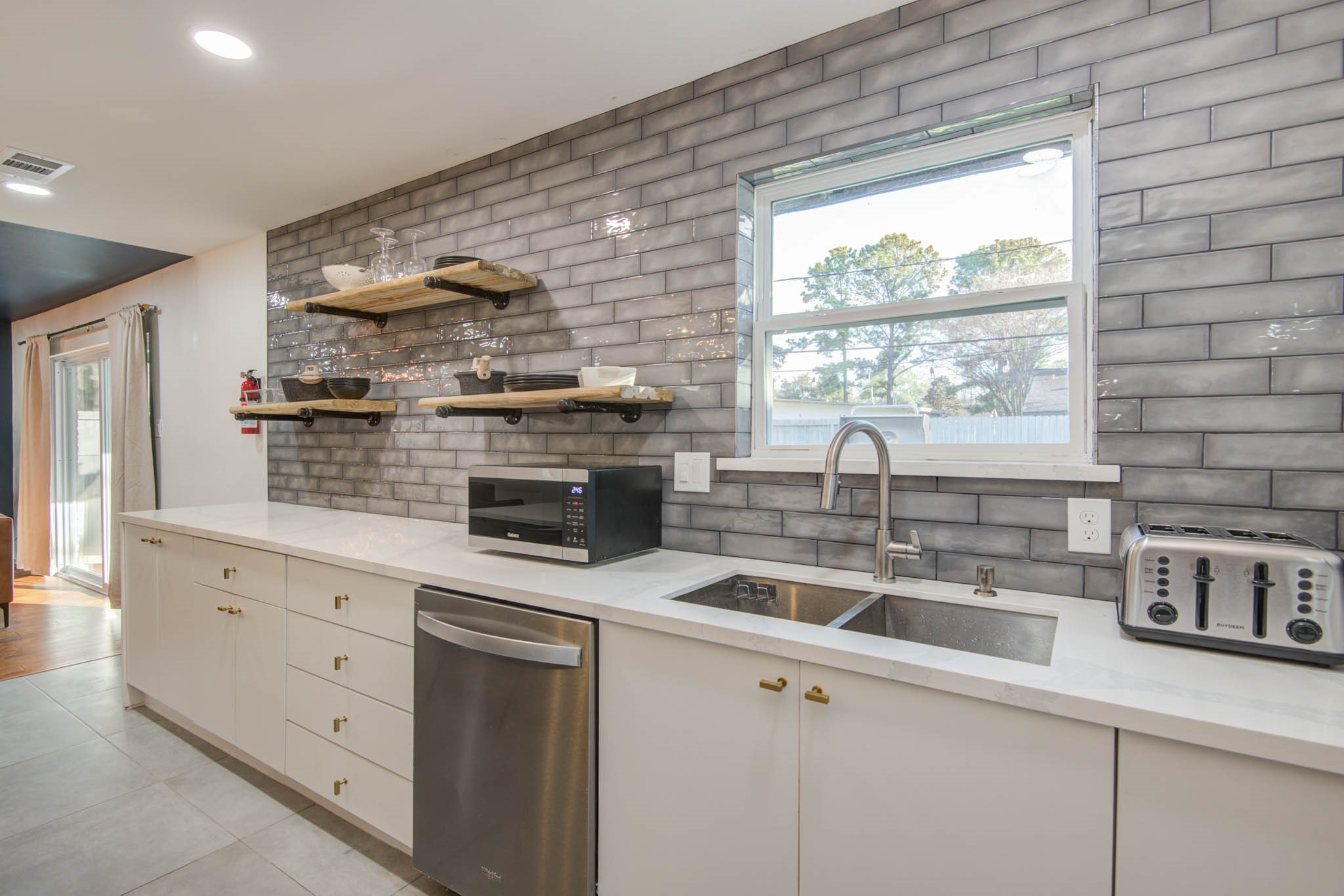 9515 Meadowglen Lane, Houston, TX 77063