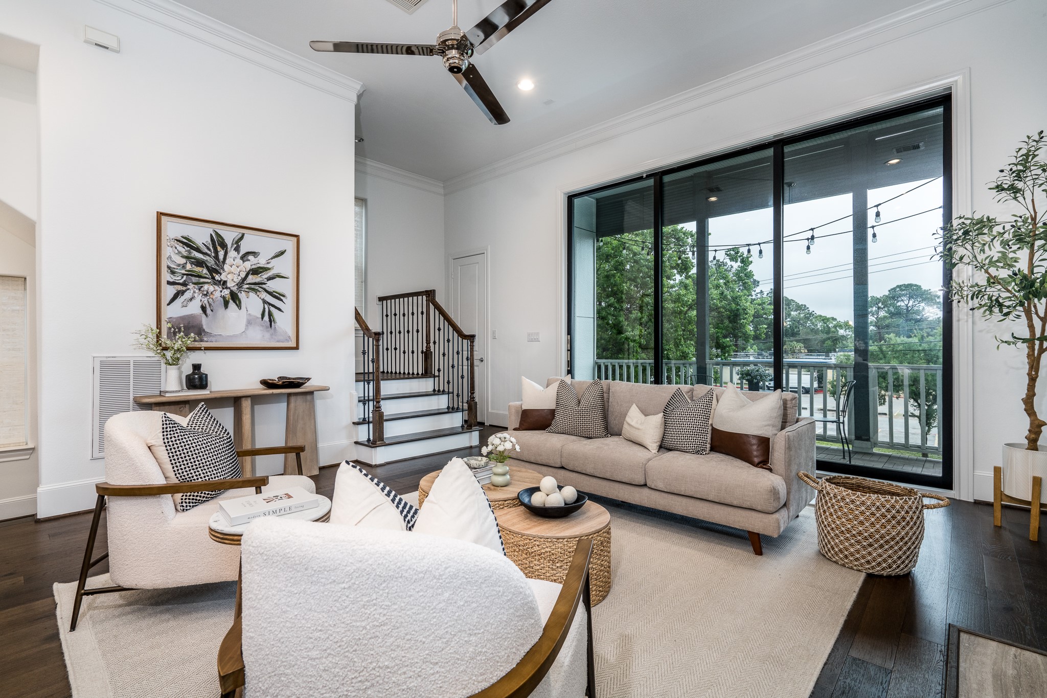 The tall ceilings and light paint help this space fell very spacious.