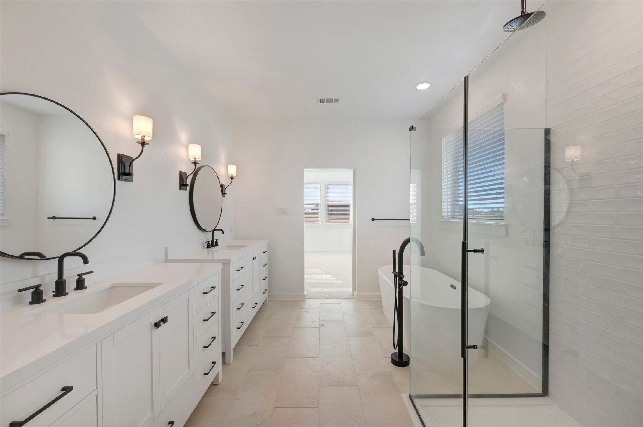 Luxurious primary bath