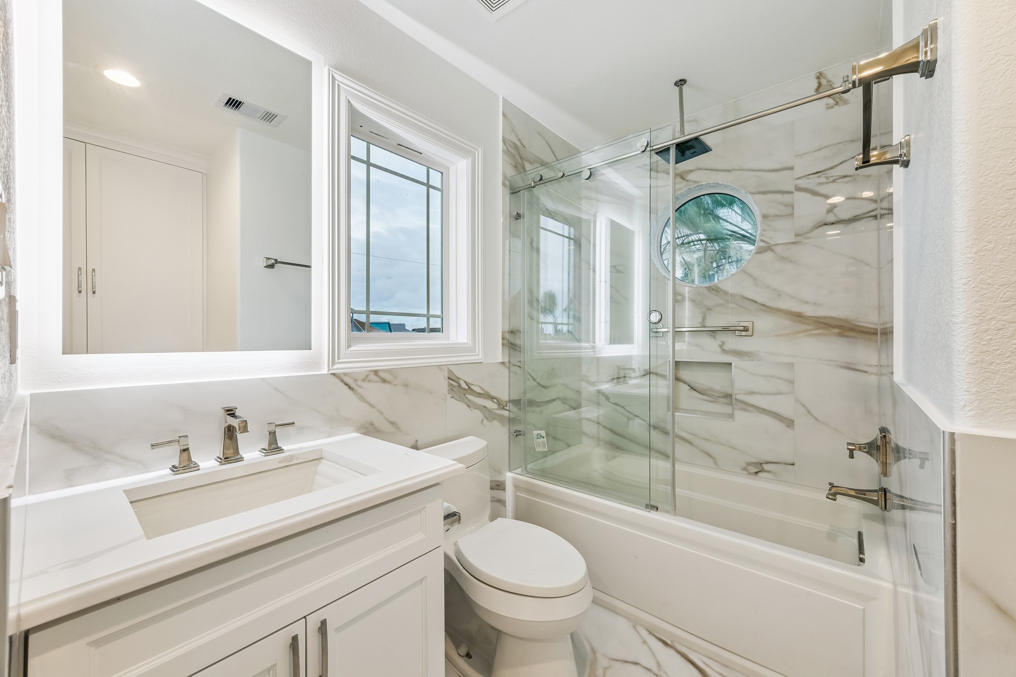 407 Isles End Road, Tiki Island, TX 77554