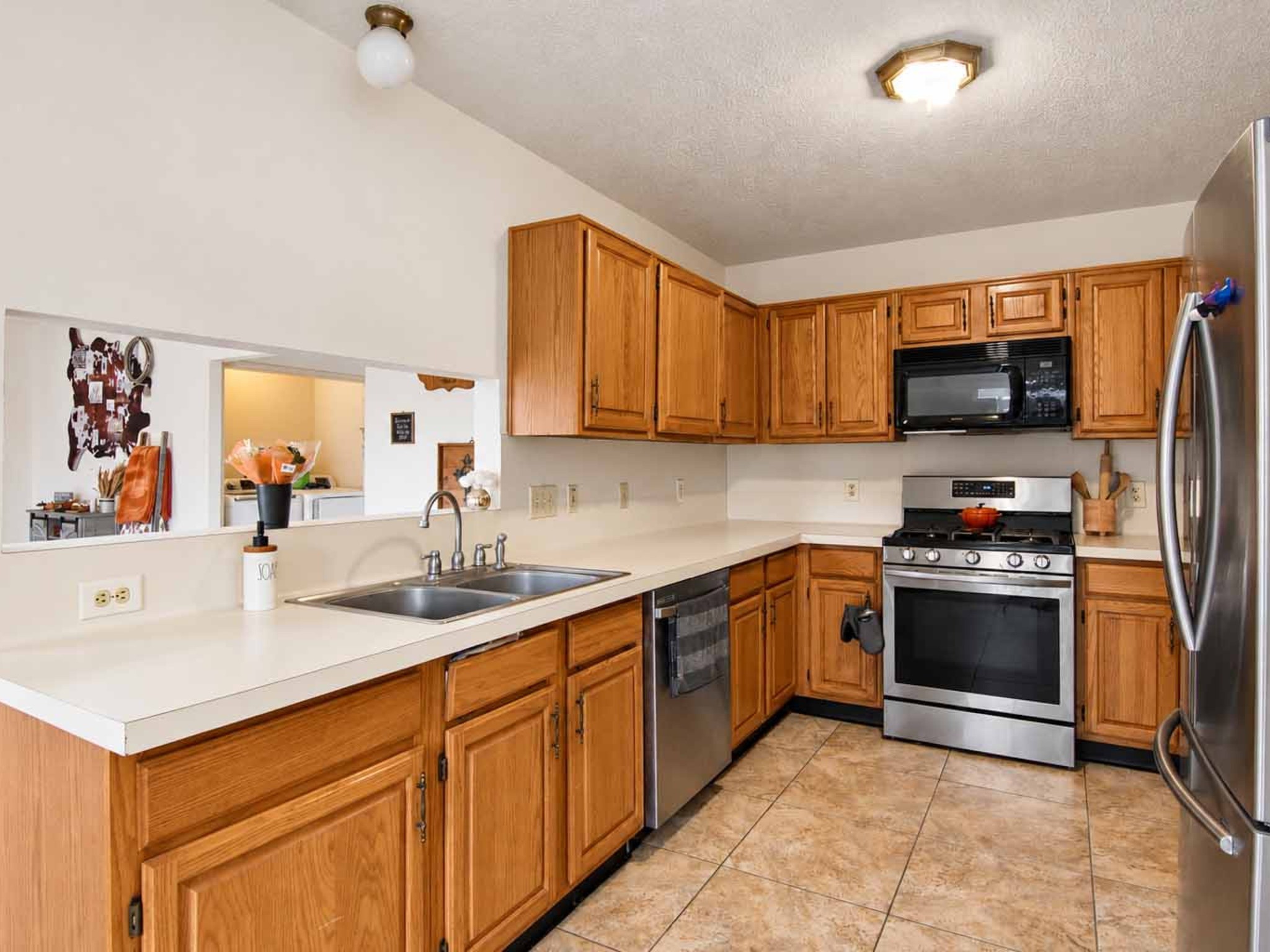 Good counter and cabinet space.