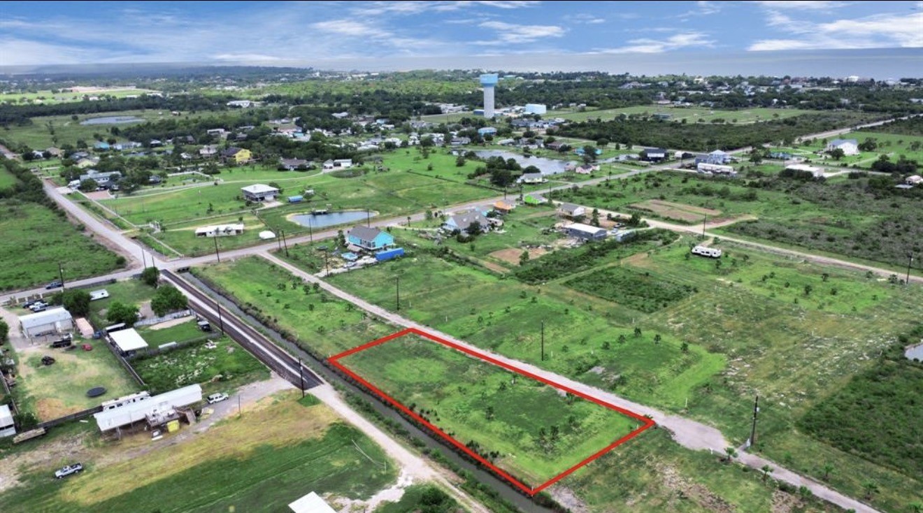 18 Cindy Palmer Lane, Dickinson, TX 77539
