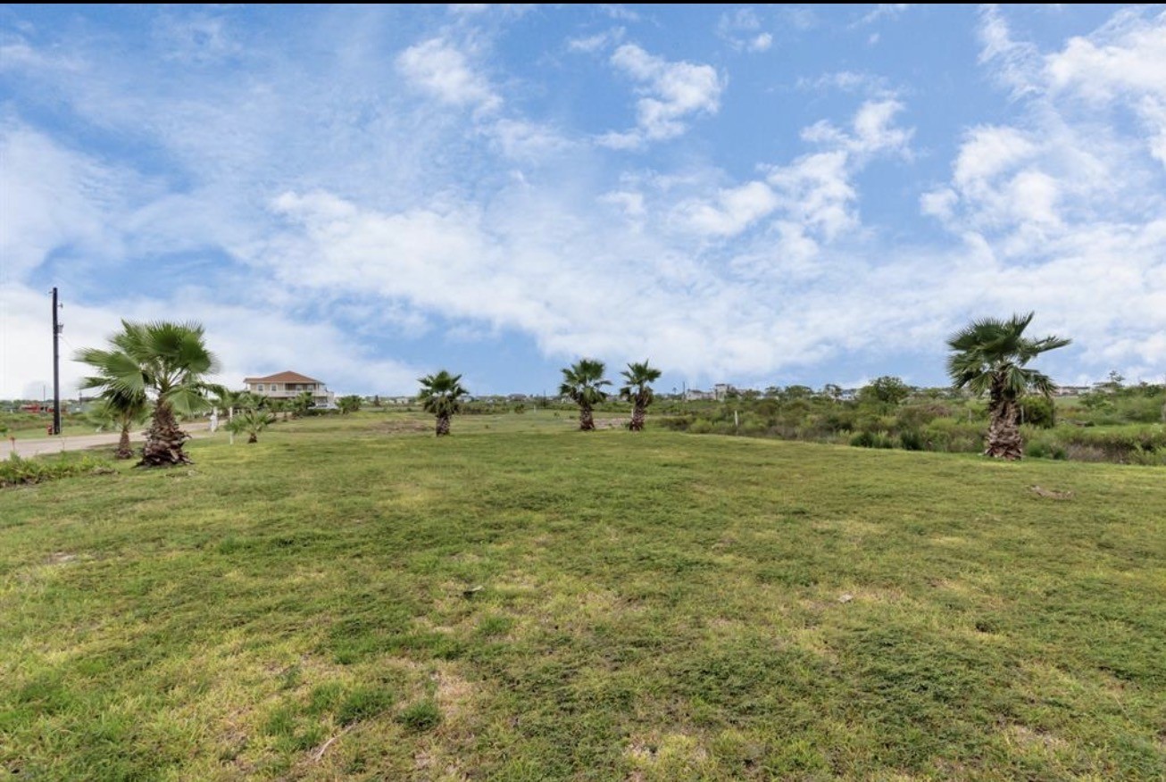 18 Cindy Palmer Lane, Dickinson, TX 77539