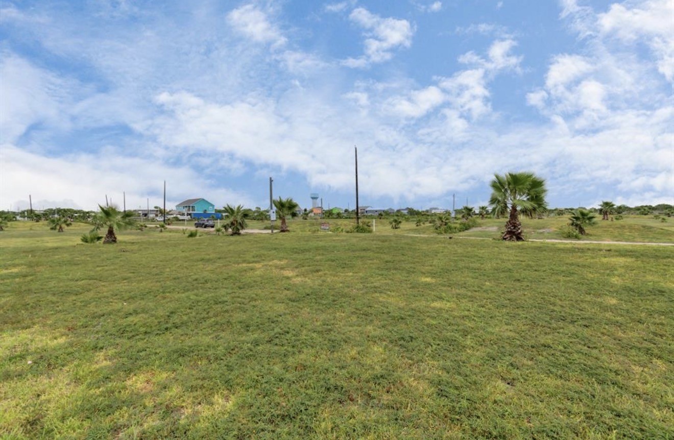 18 Cindy Palmer Lane, Dickinson, TX 77539