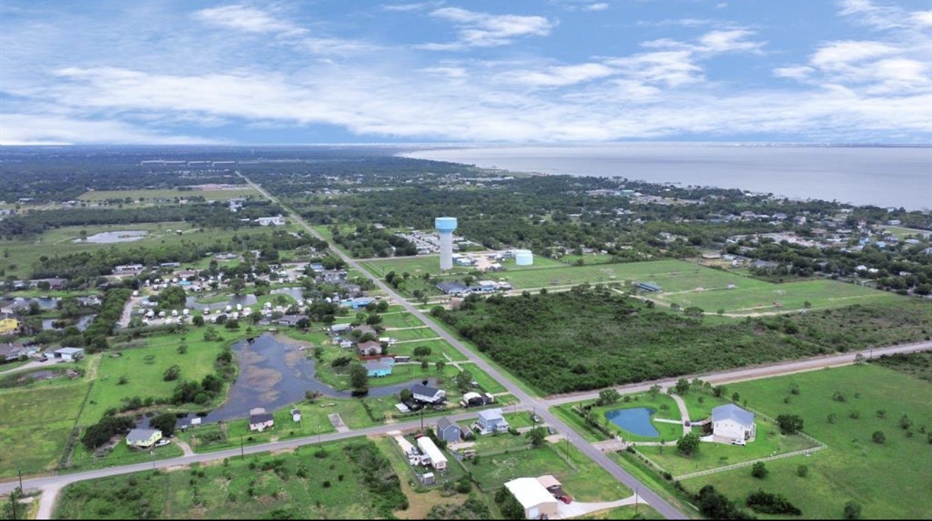 18 Cindy Palmer Lane, Dickinson, TX 77539