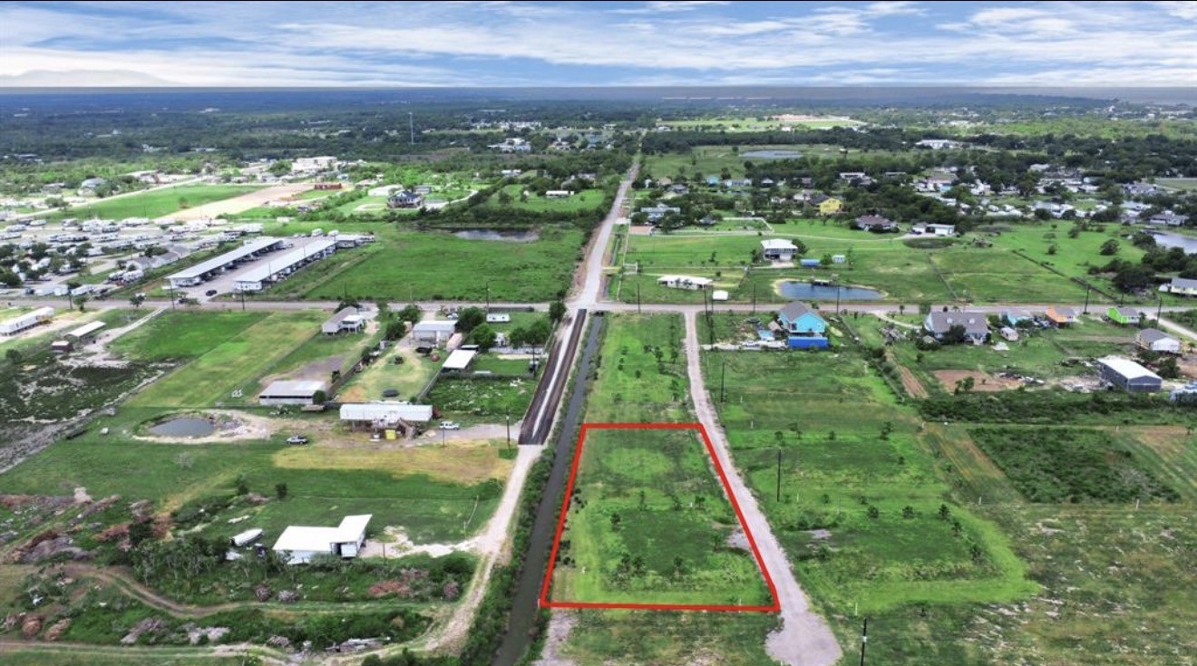 18 Cindy Palmer Lane, Dickinson, TX 77539