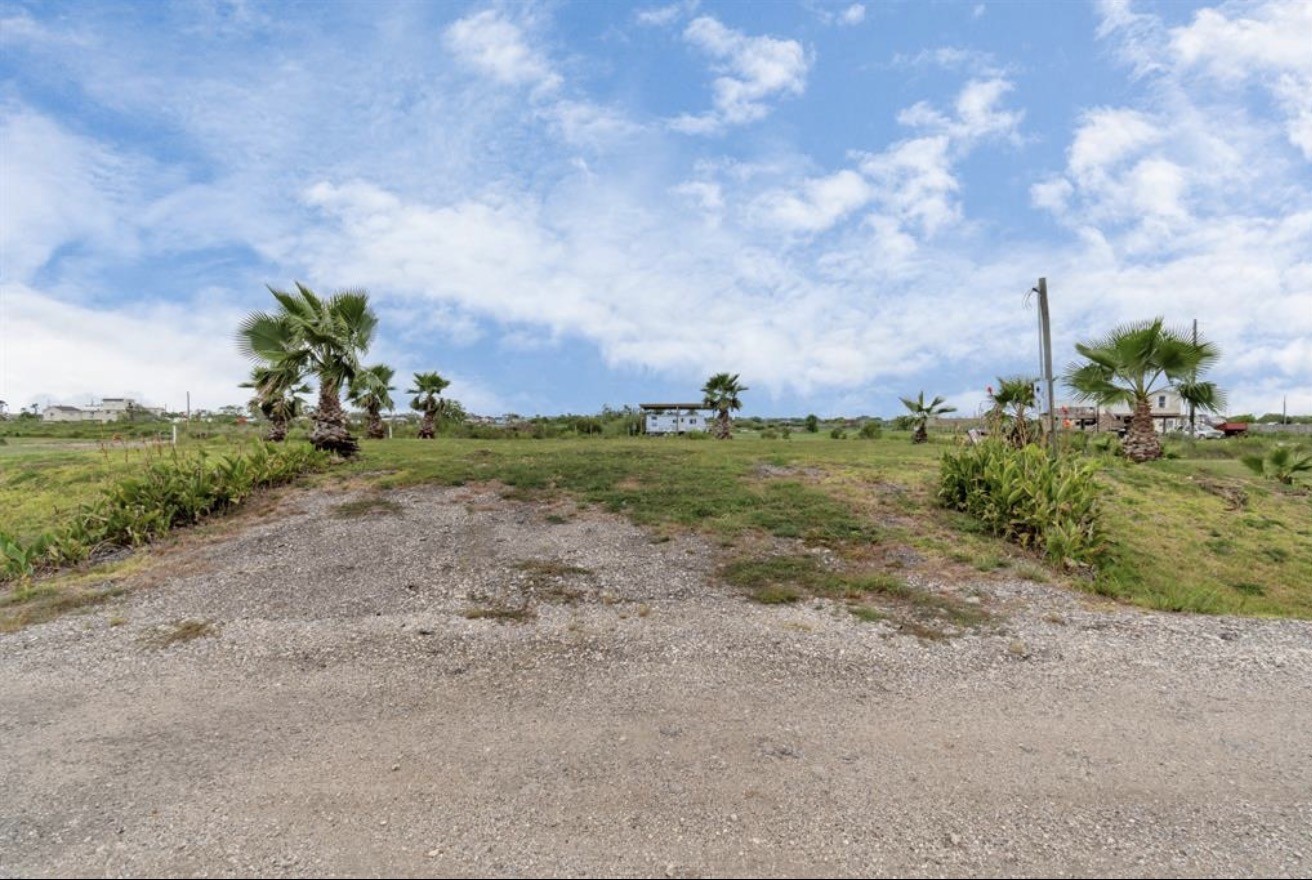 18 Cindy Palmer Lane, Dickinson, TX 77539