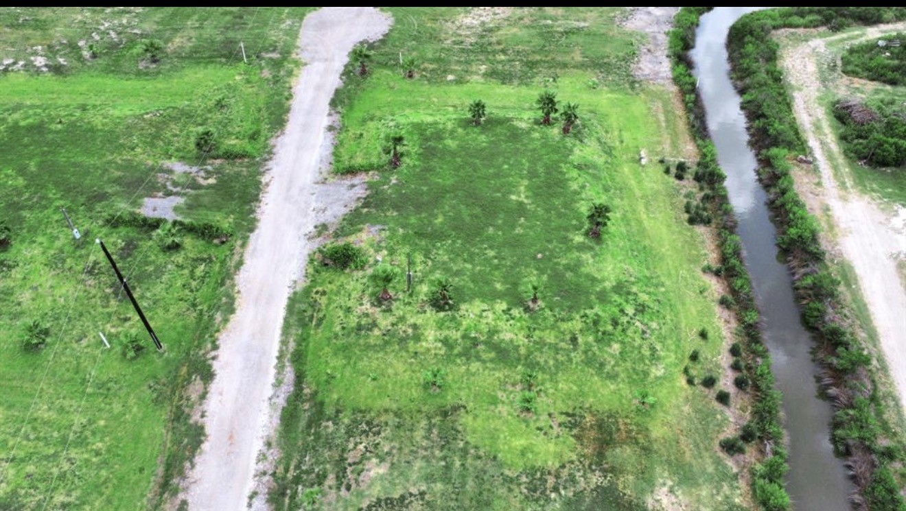 18 Cindy Palmer Lane, Dickinson, TX 77539