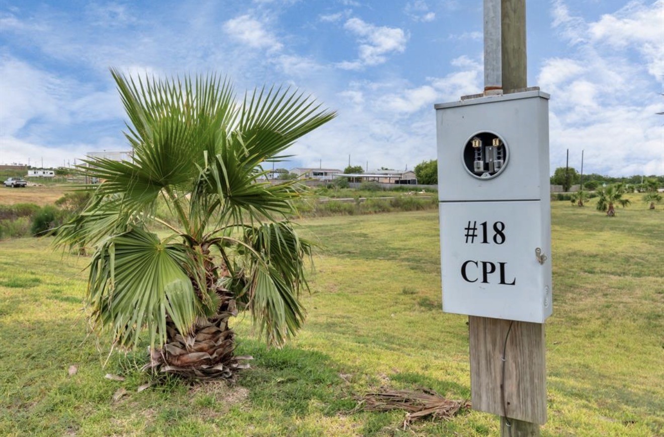 18 Cindy Palmer Lane, Dickinson, TX 77539