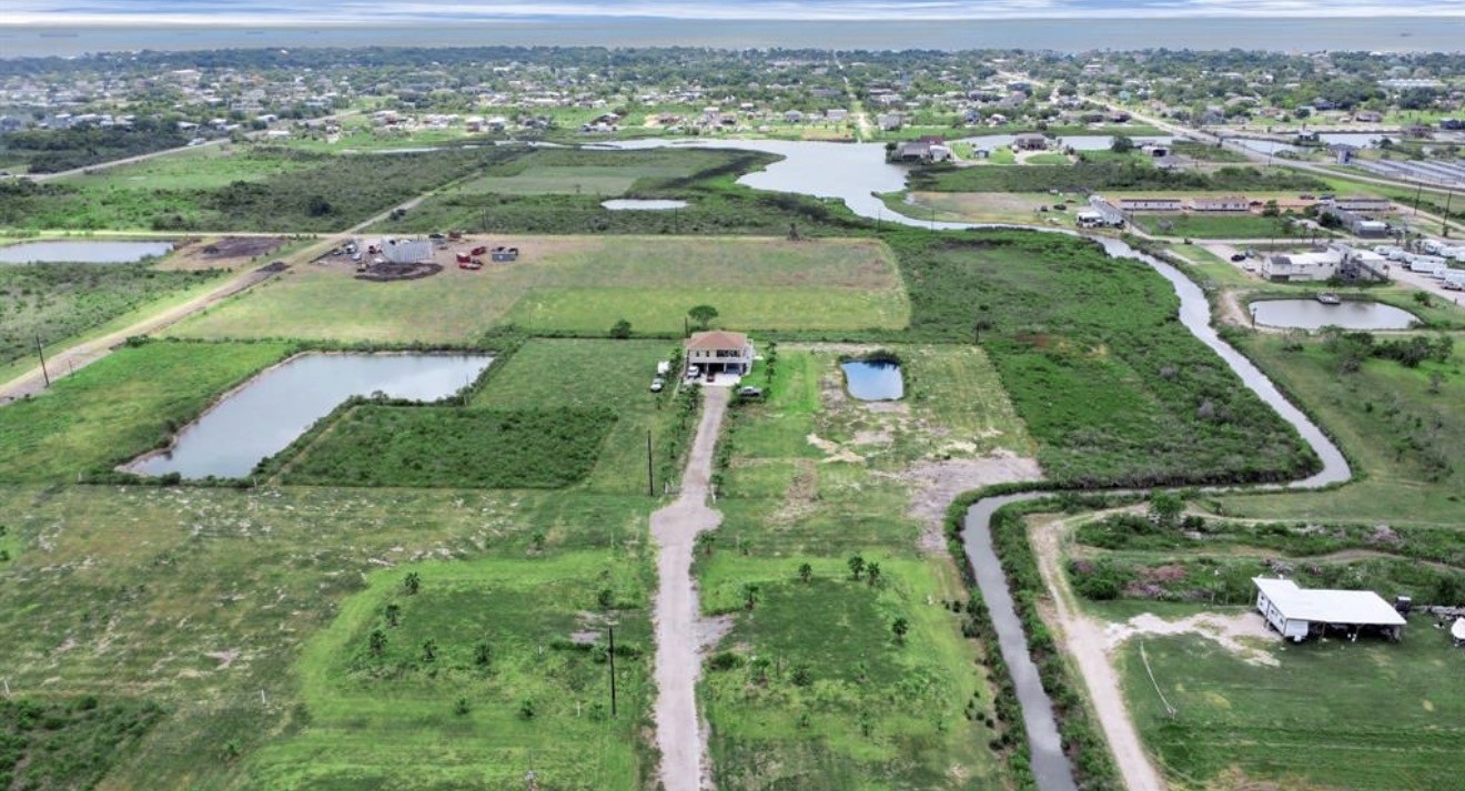 18 Cindy Palmer Lane, Dickinson, TX 77539