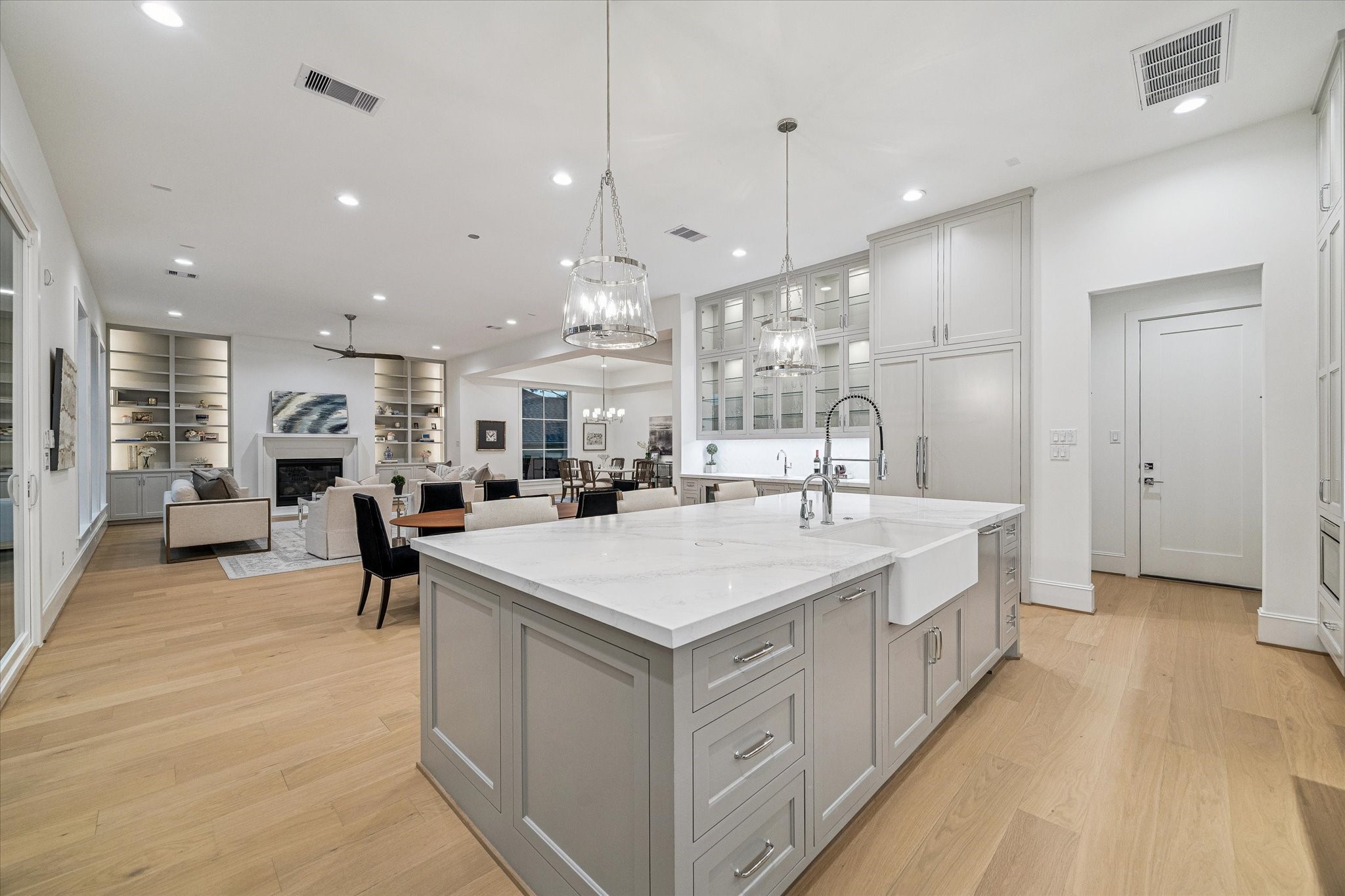 Open Kitchen to the Bar/Breakfast/Family Room