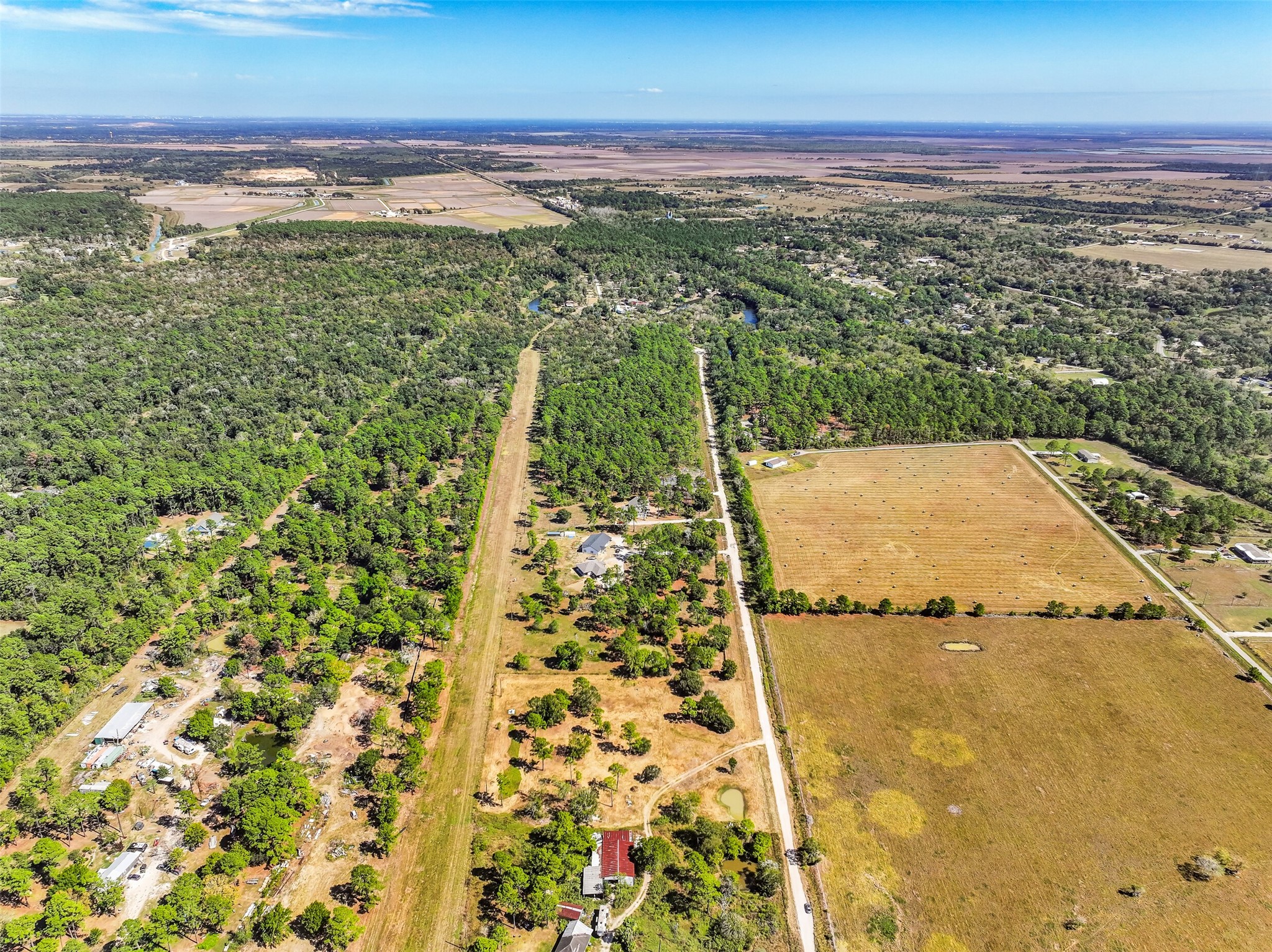 131 Narrow Path Road, Liverpool, TX 77577