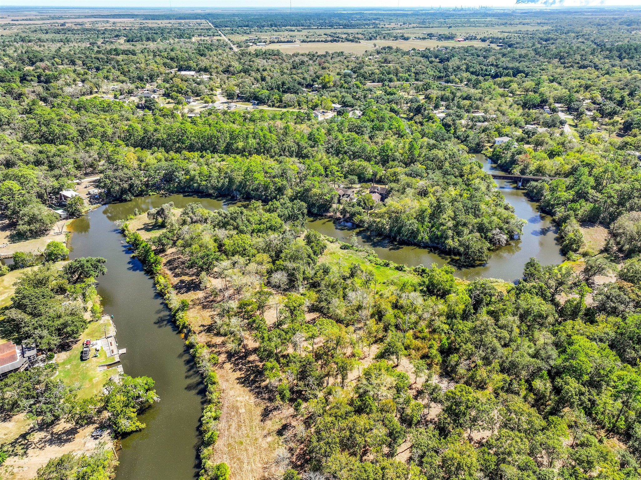 131 Narrow Path Road, Liverpool, TX 77577