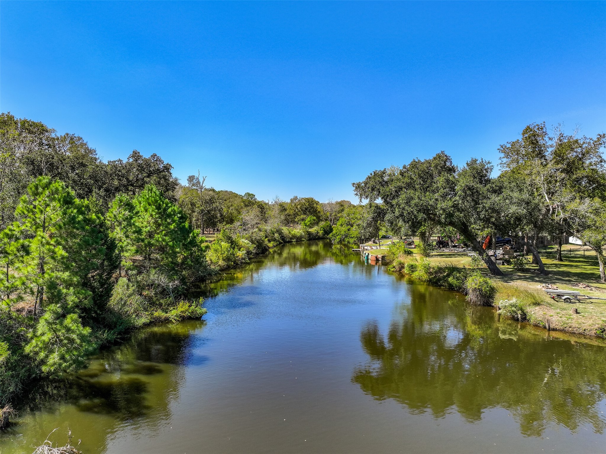 131 Narrow Path Road, Liverpool, TX 77577