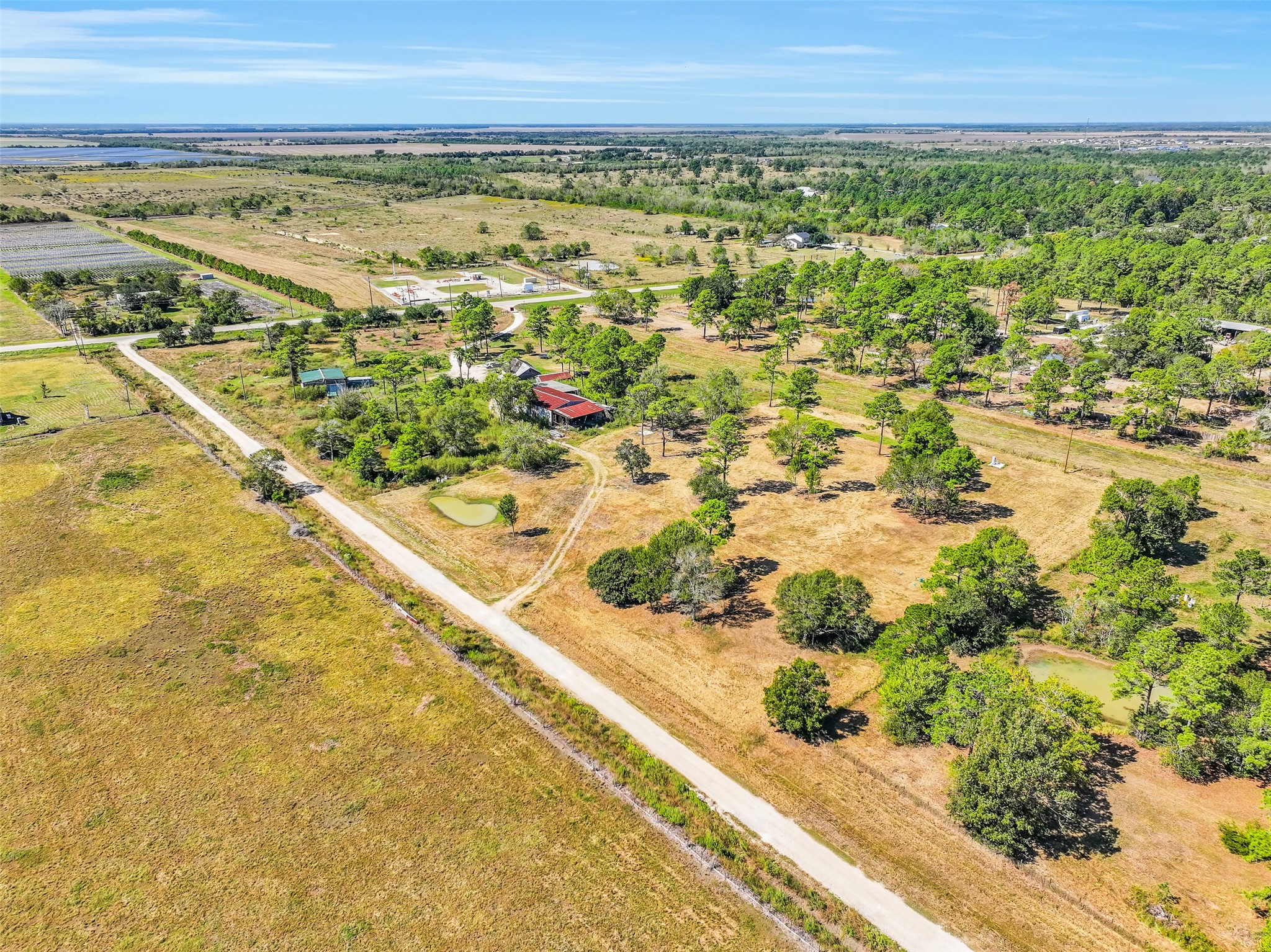 131 Narrow Path Road, Liverpool, TX 77577
