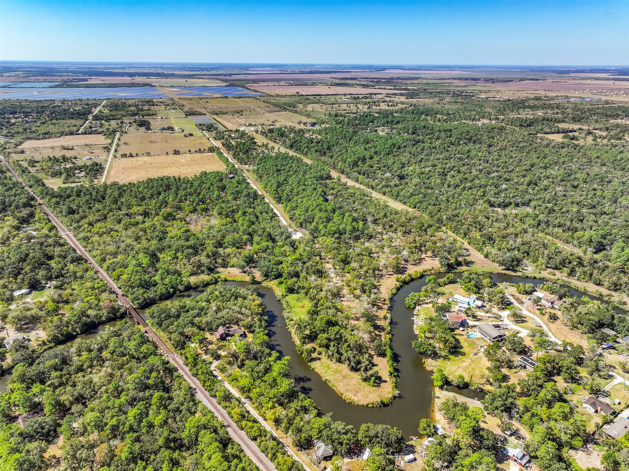 131 Narrow Path Road, Liverpool, TX 77577