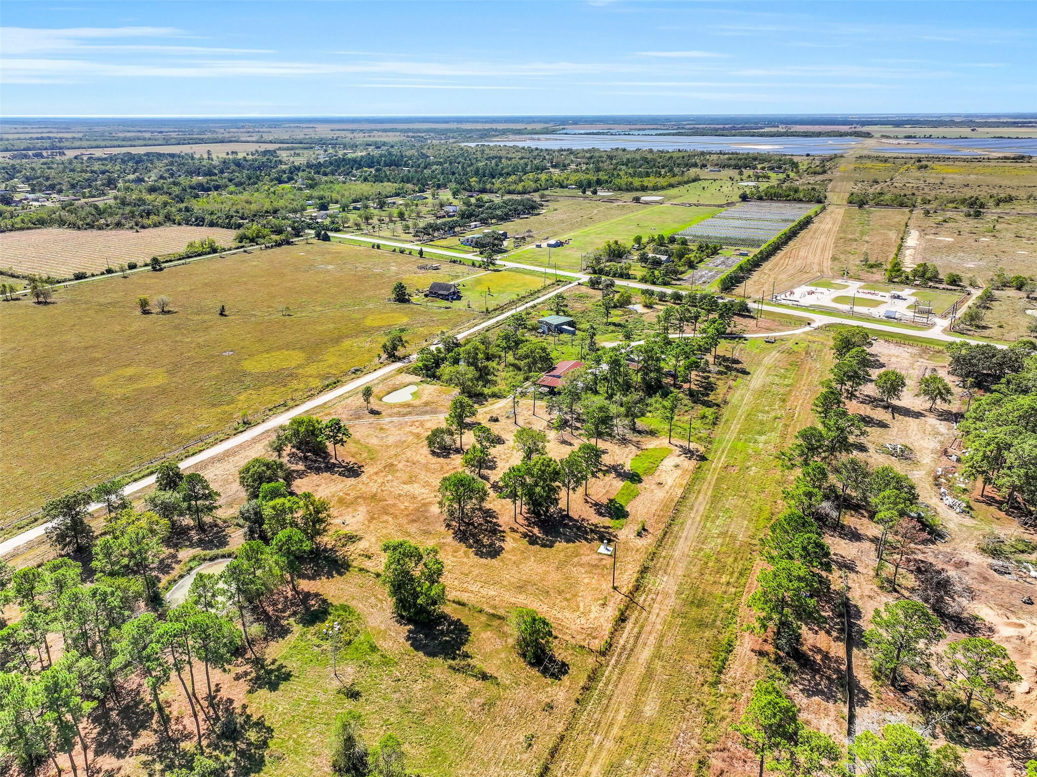 131 Narrow Path Road, Liverpool, TX 77577