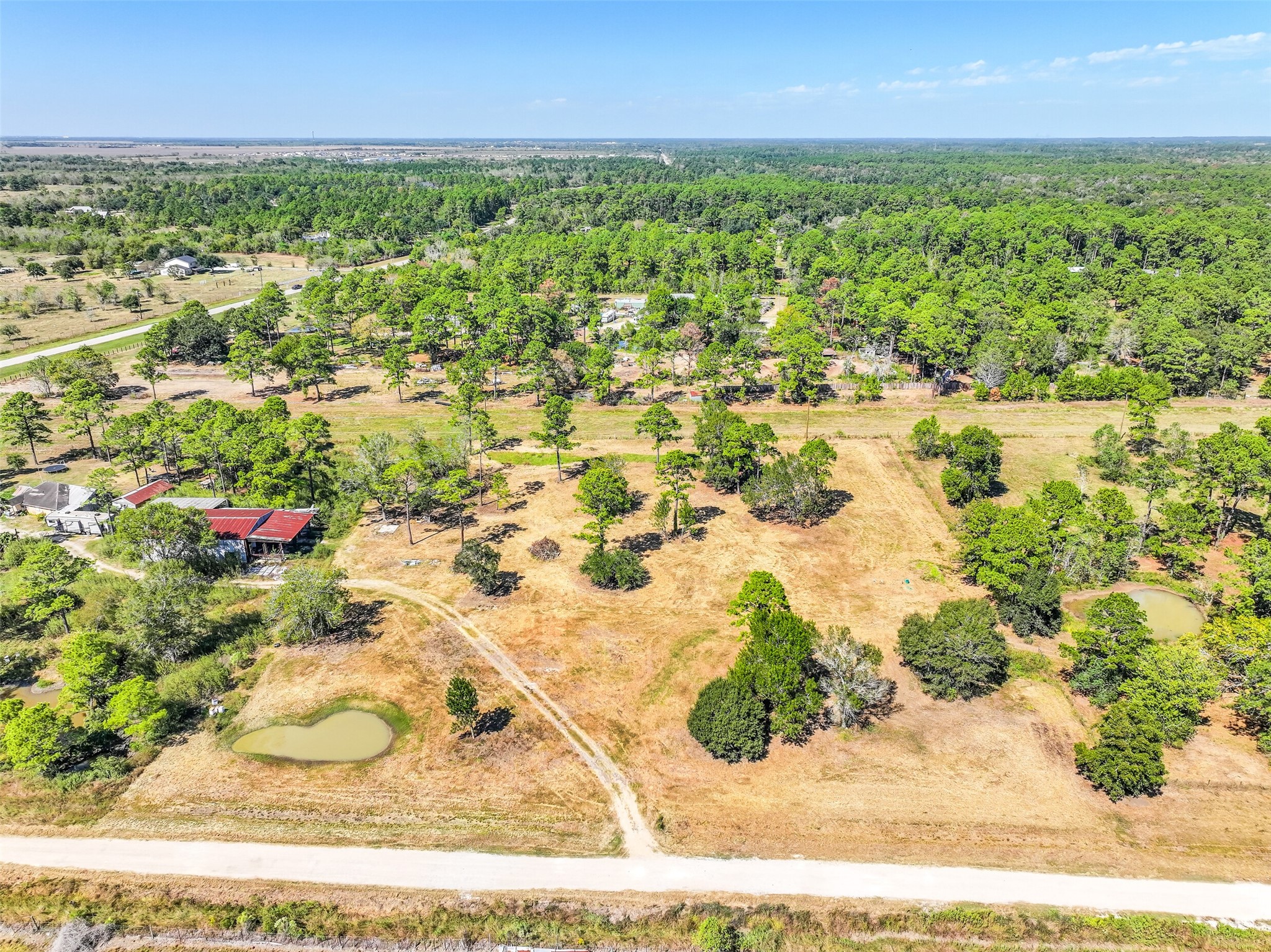 131 Narrow Path Road, Liverpool, TX 77577